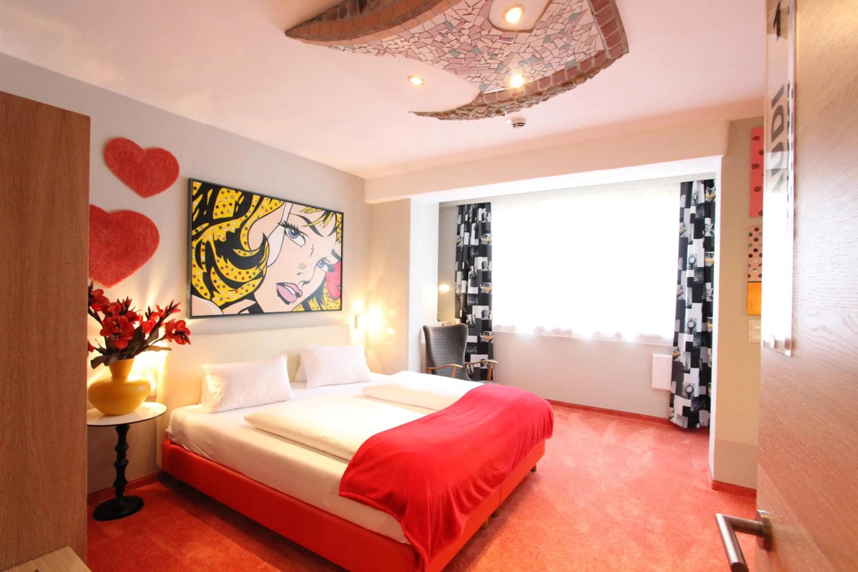 Balcony/Terrace, Bed in Malerwinkl Restaurant + Kunsthotel