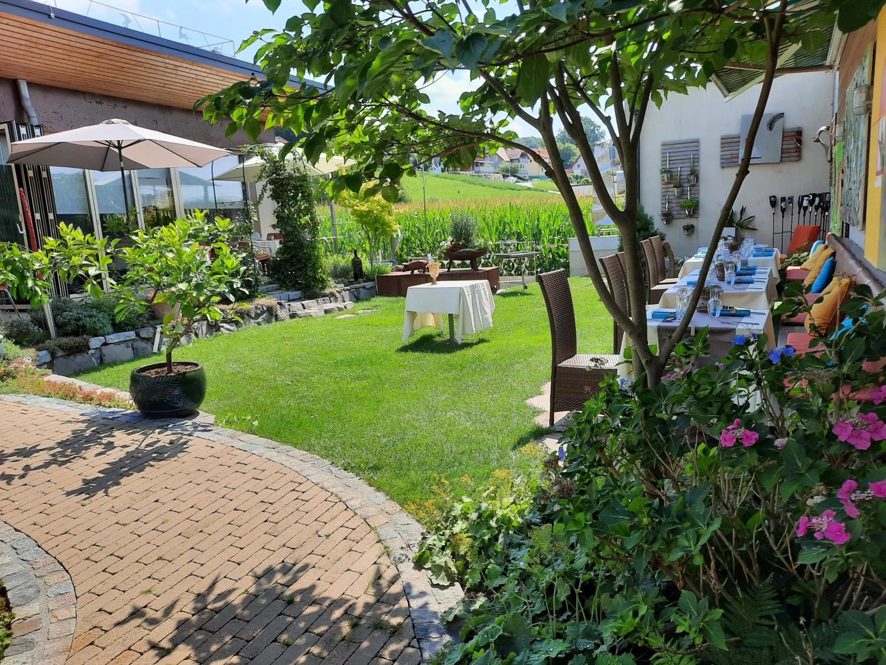 Restaurant/places to eat in Malerwinkl Restaurant + Kunsthotel