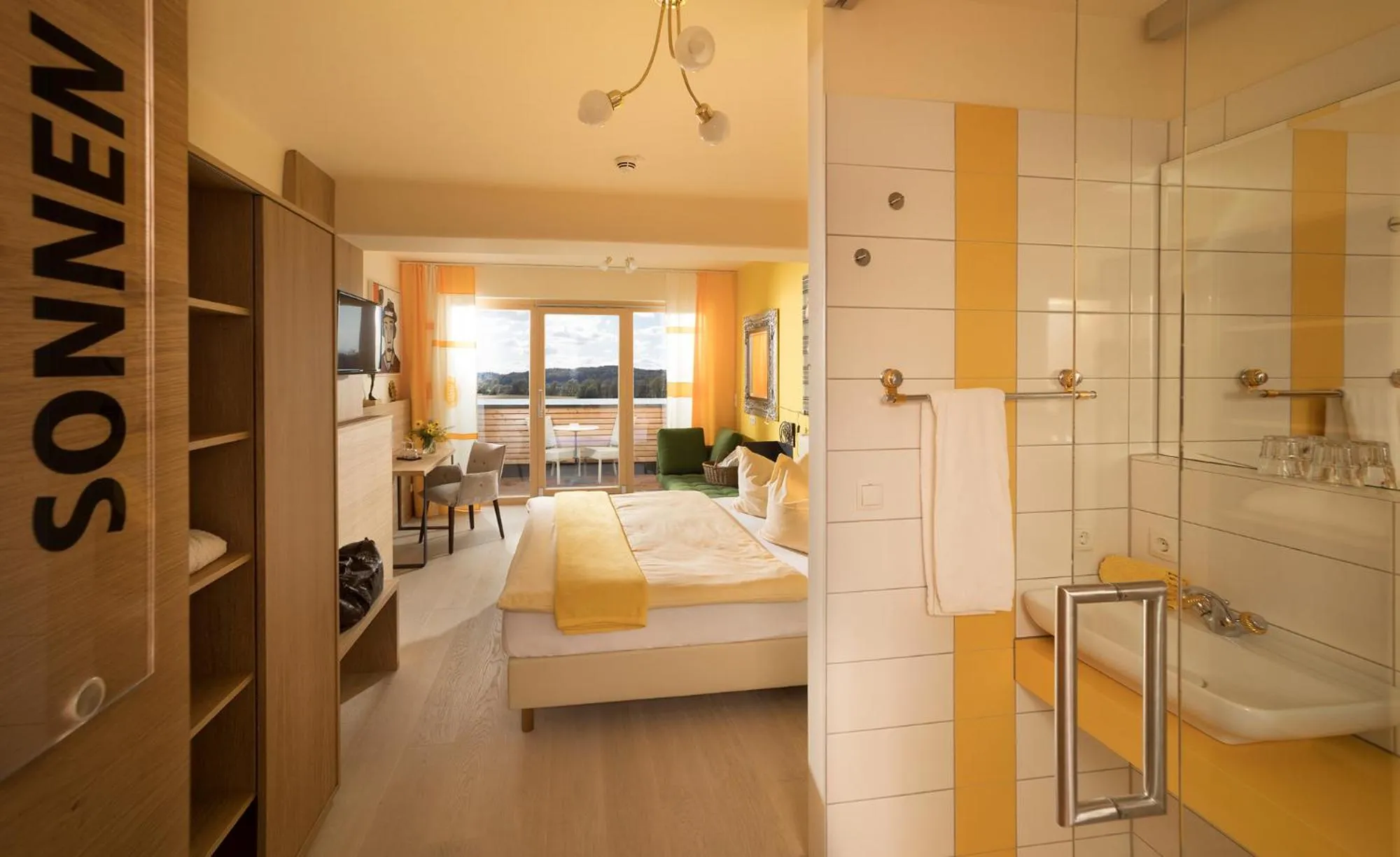 Photo of the whole room, Bed in Malerwinkl Restaurant + Kunsthotel