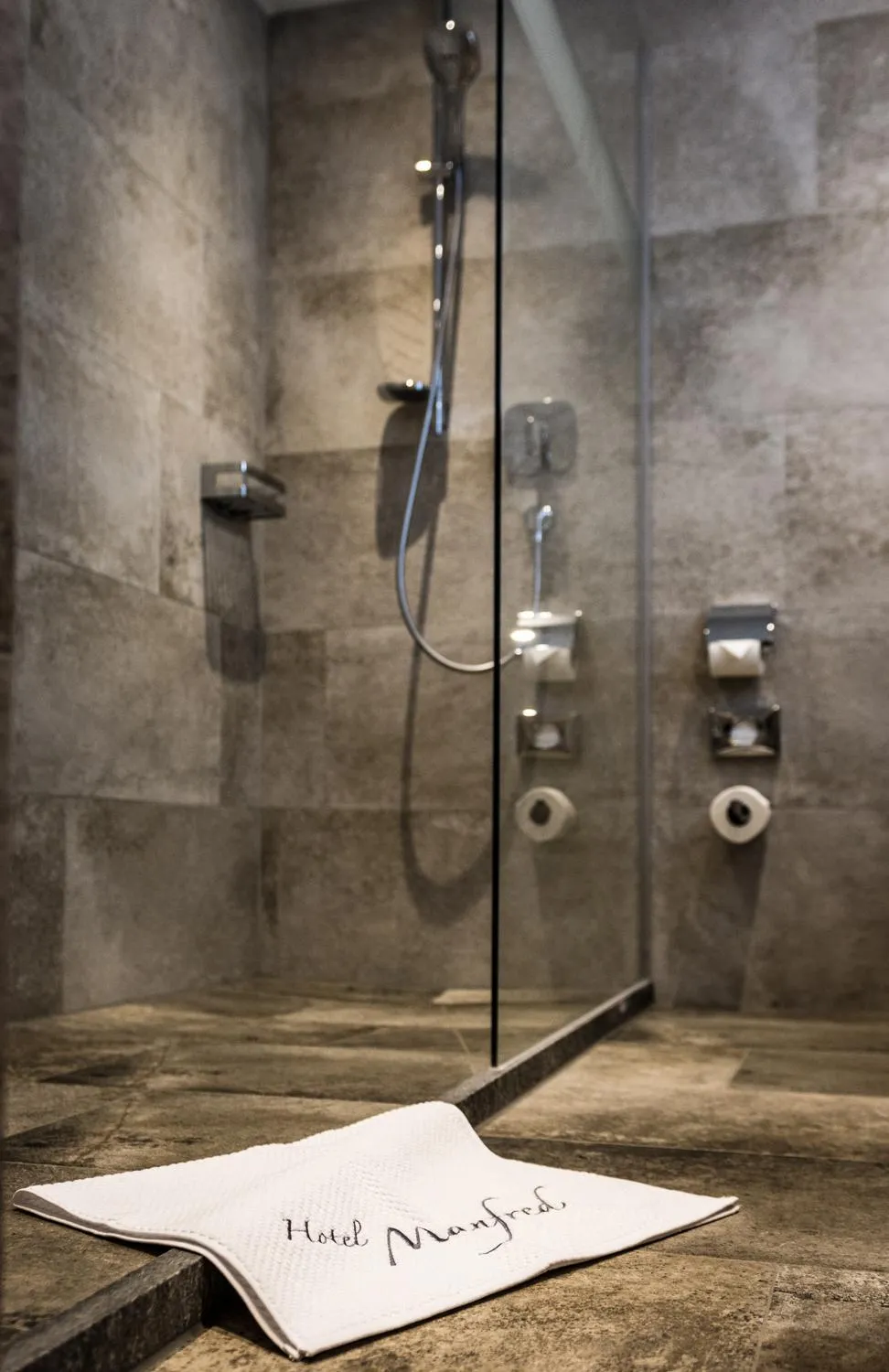 Shower in Hotel Grieserin