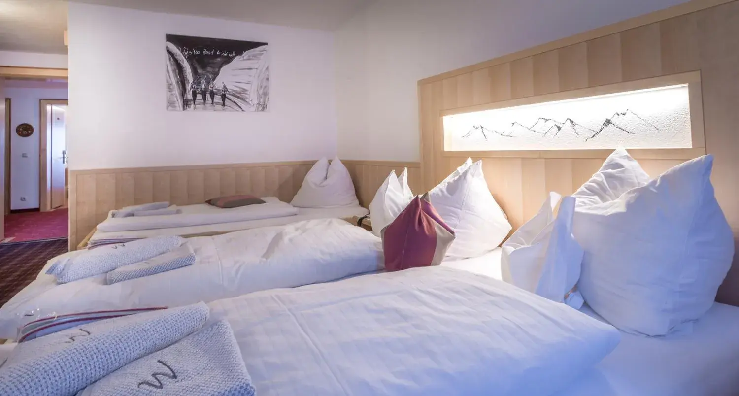 Quadruple Room with Balcony in Hotel Grieserin Quadruple Room with Balcony in Hotel Grieserin