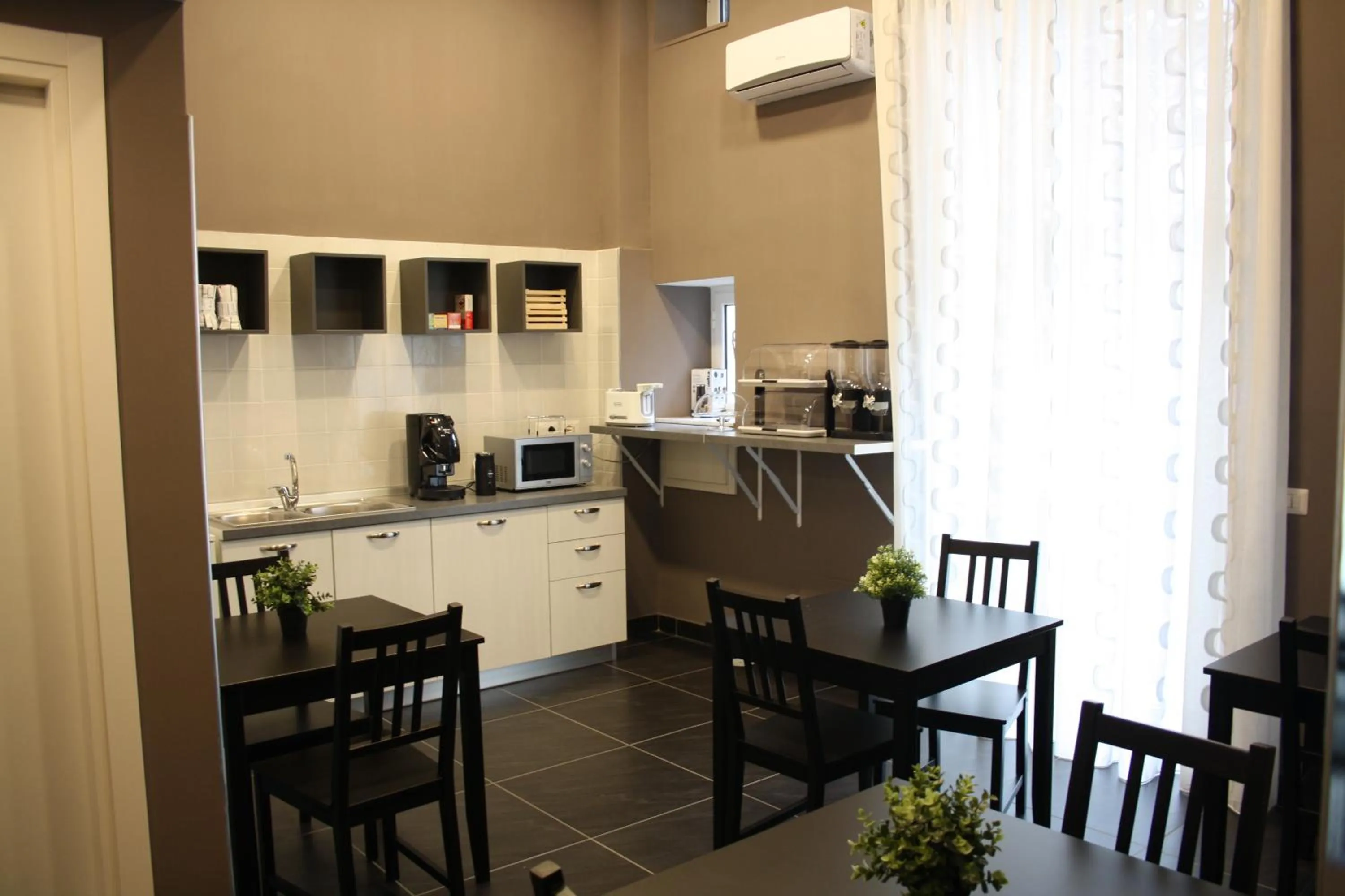 Food and drinks in Pit Stop Napoli Centrale