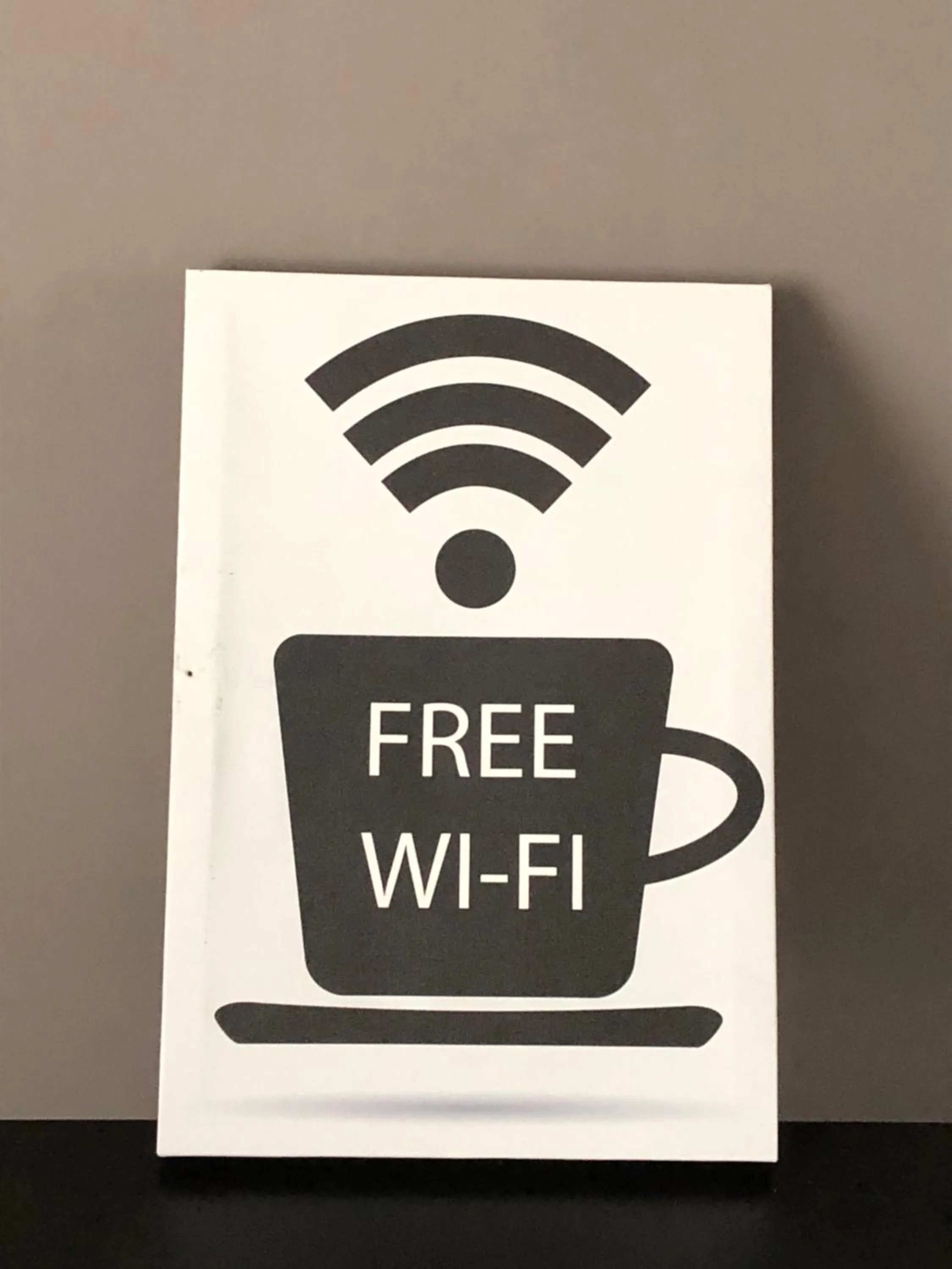 Decorative detail in Pit Stop Napoli Centrale