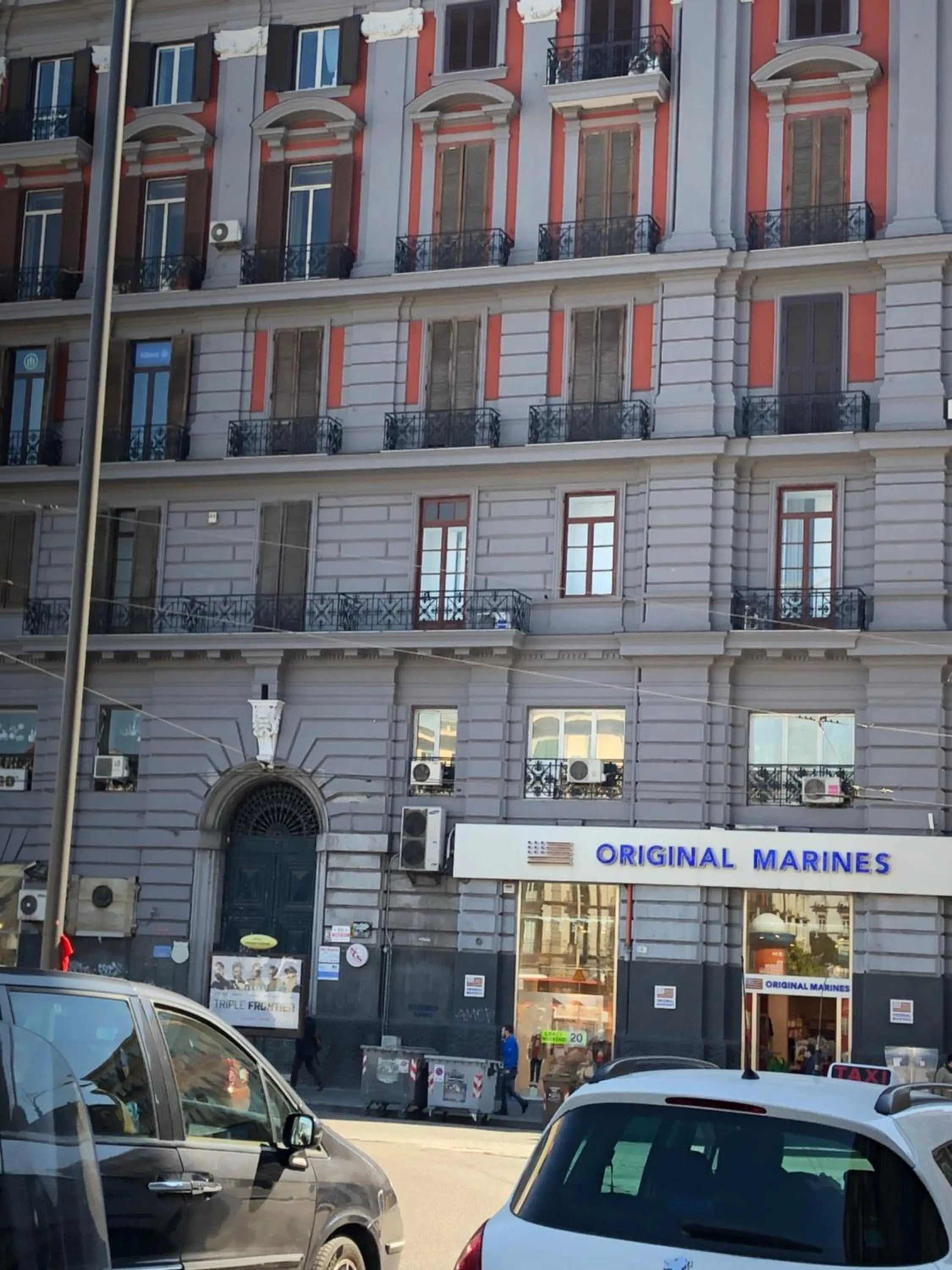Facade/entrance in Pit Stop Napoli Centrale