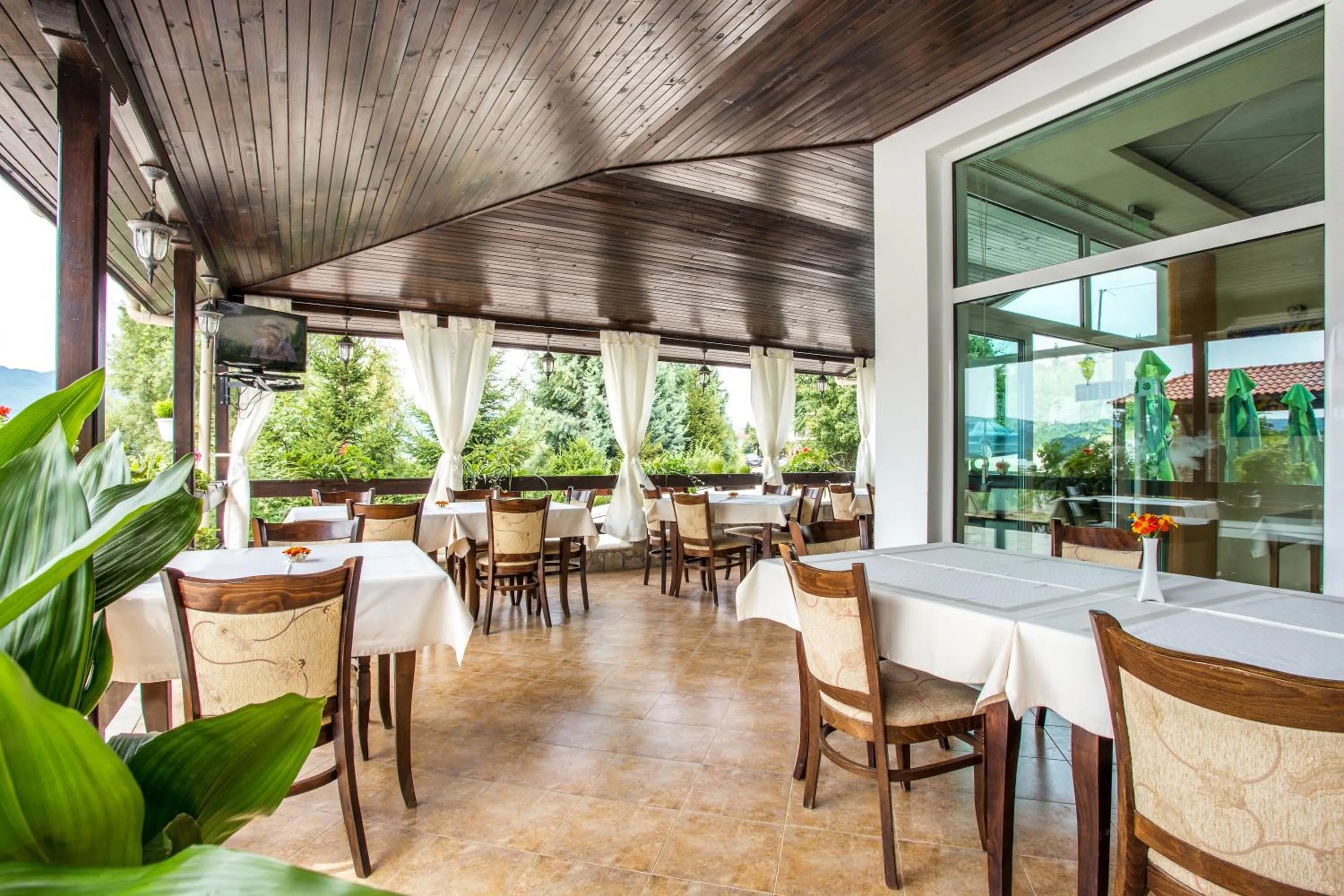 Restaurant/places to eat in Family Hotel Saint Konstantin