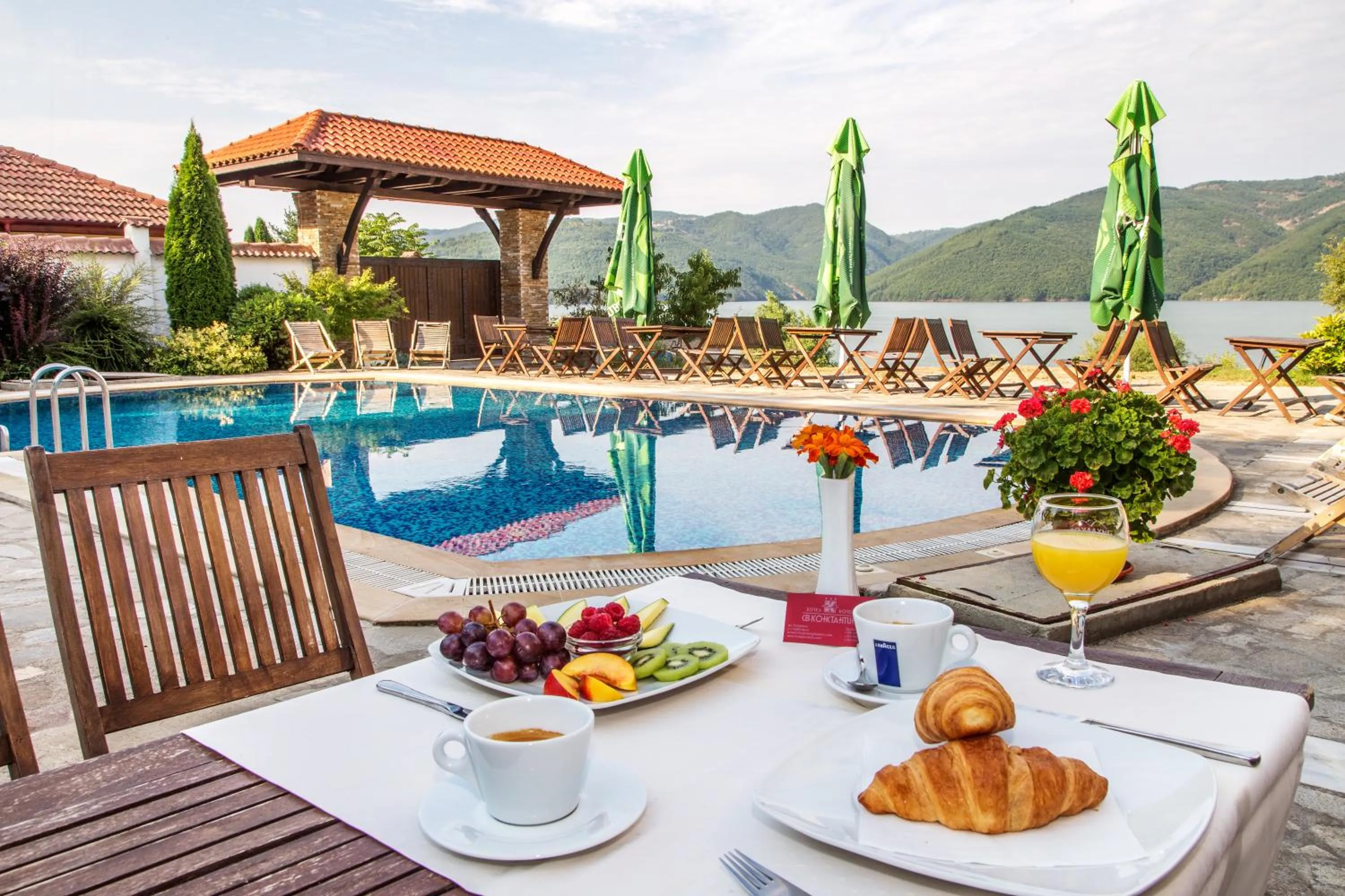 Food and drinks in Family Hotel Saint Konstantin