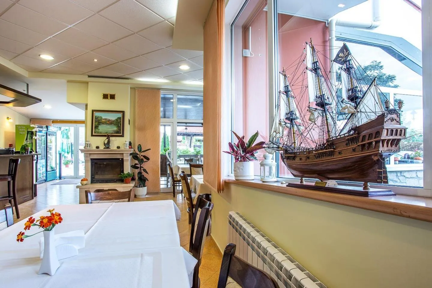 Restaurant/places to eat in Family Hotel Saint Konstantin