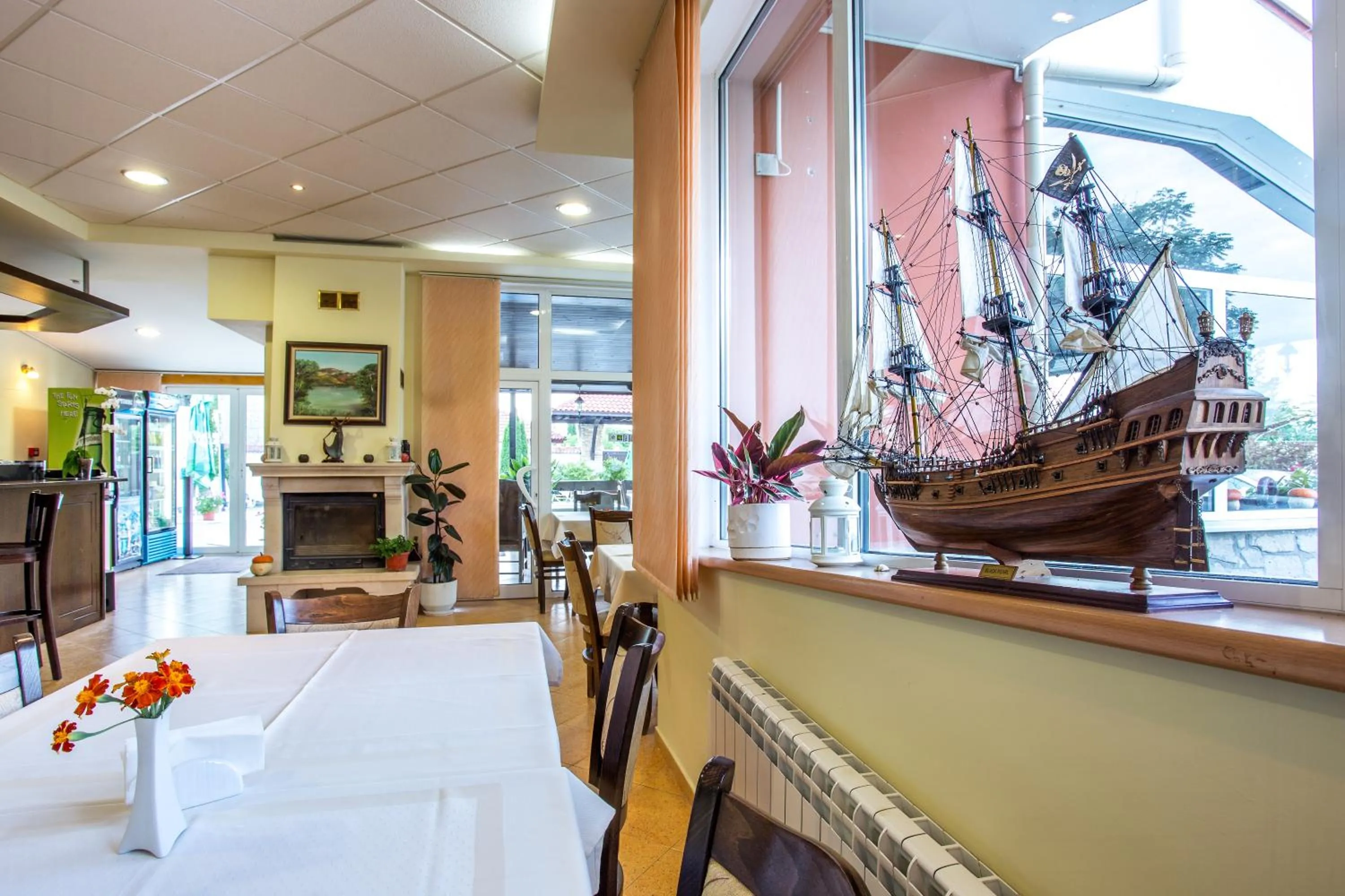 Restaurant/places to eat in Family Hotel Saint Konstantin