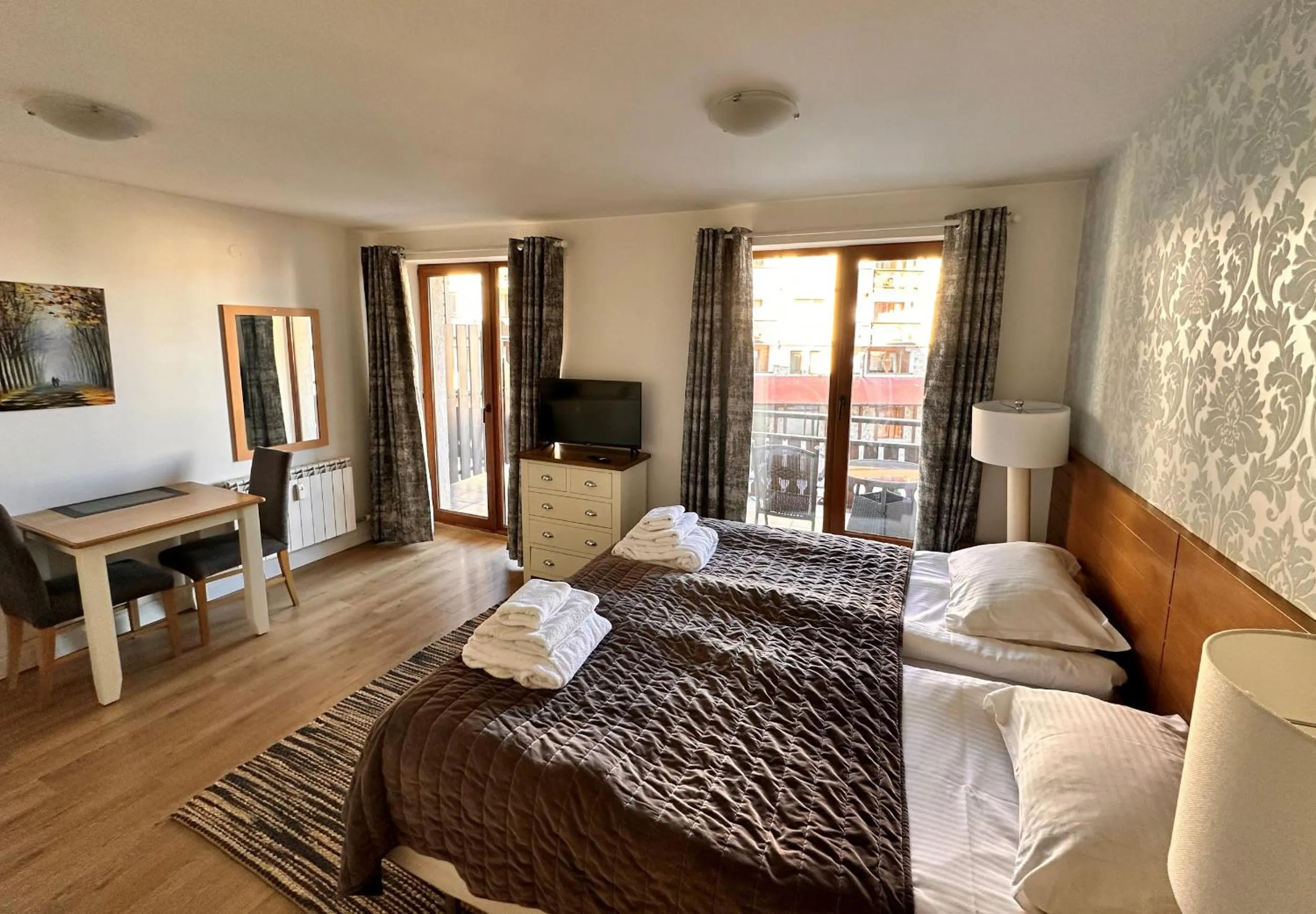 Dining area, Bed in Predela 2 Aparthotel