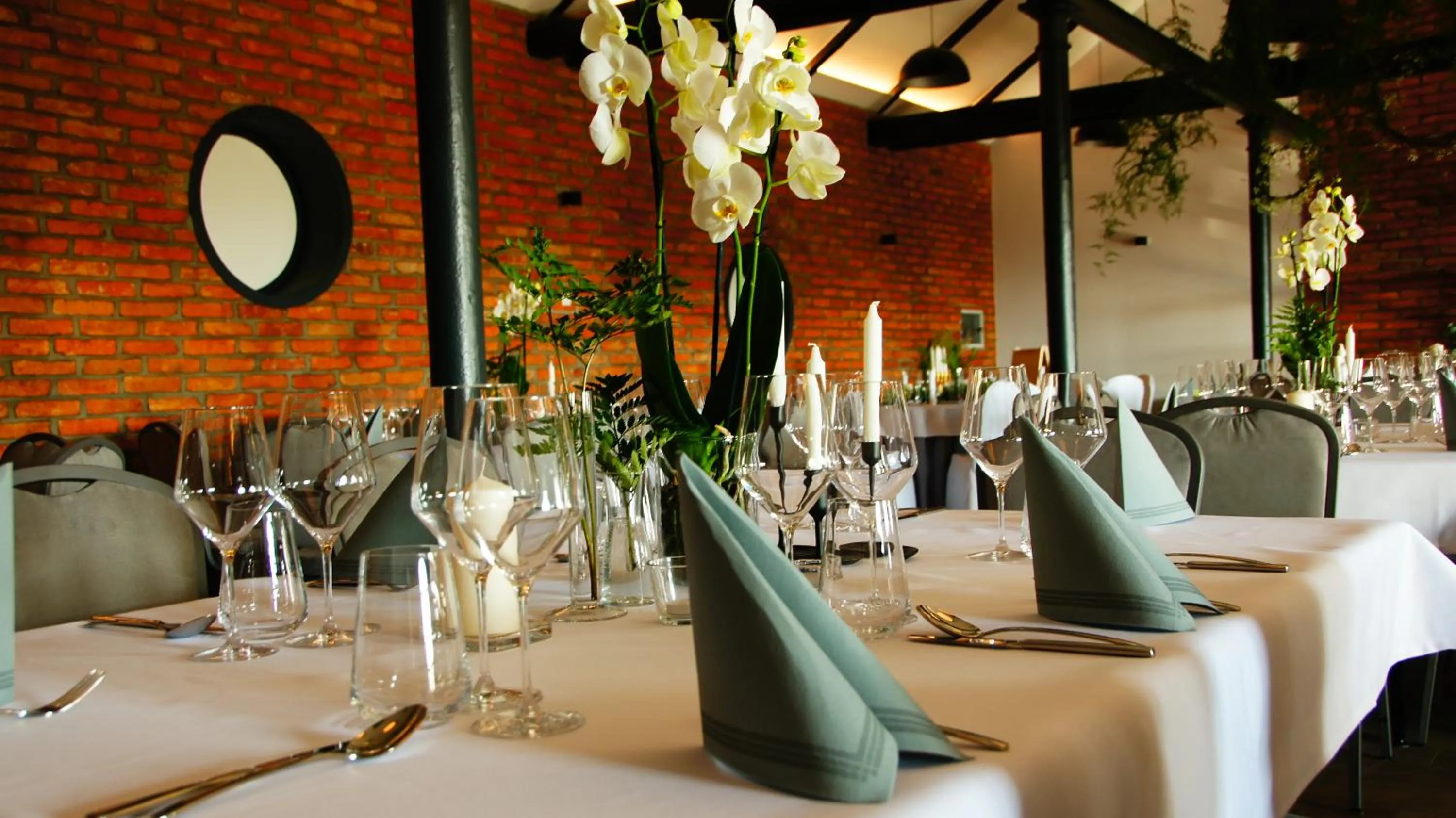 Restaurant/places to eat in Ignasiak Hotel