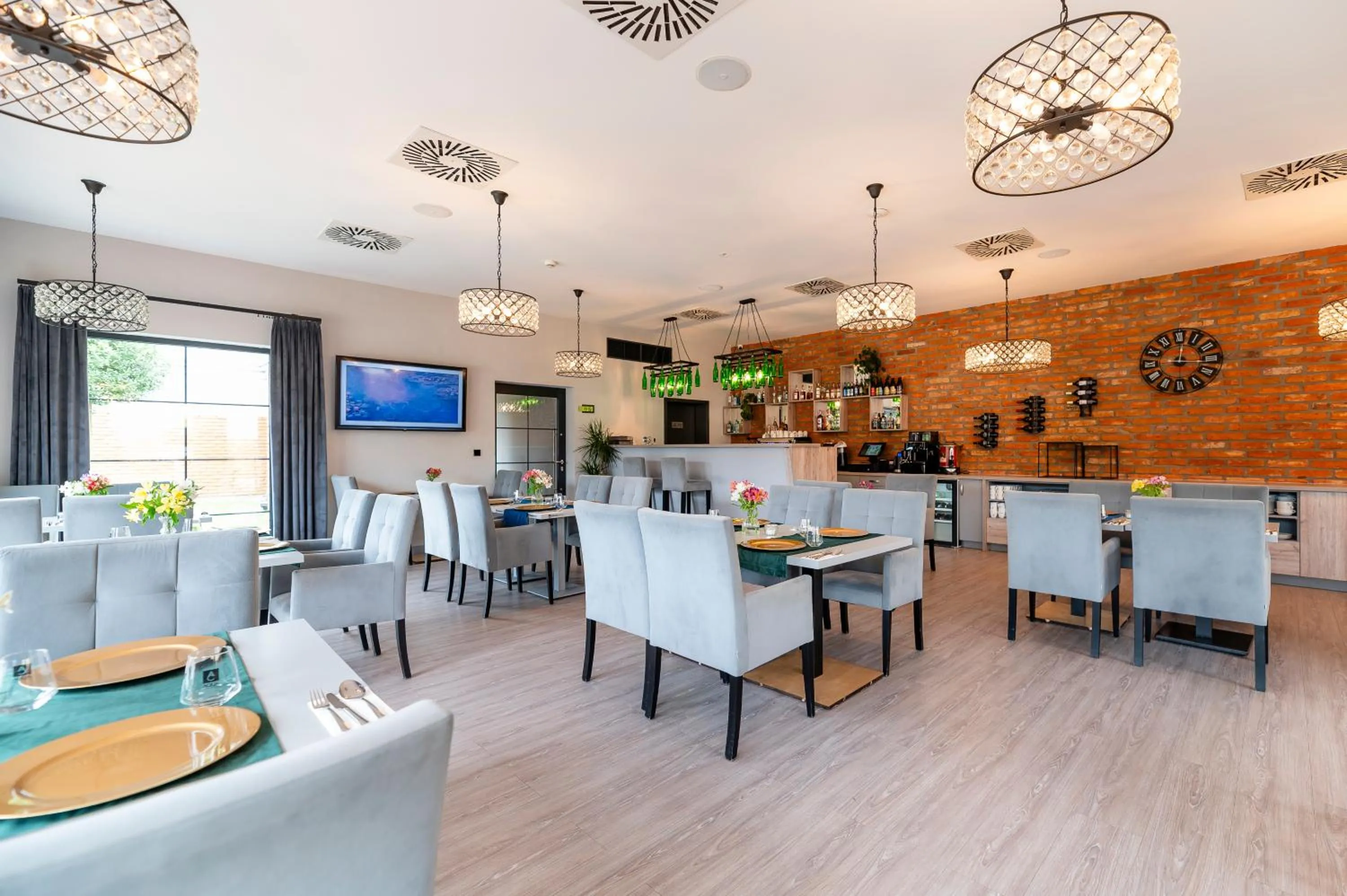 Restaurant/places to eat in Ignasiak Hotel