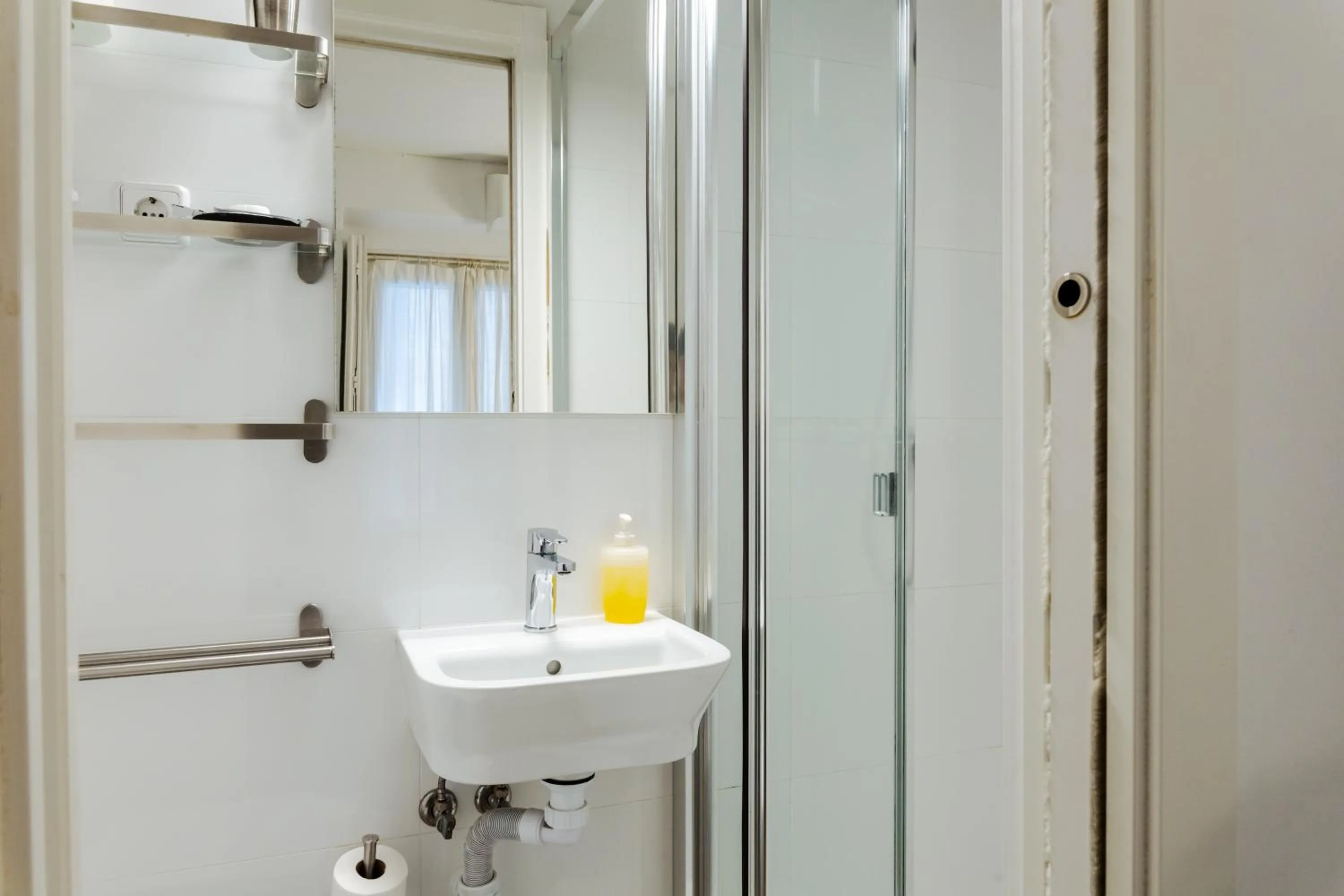 Bathroom in Hostal La Zona