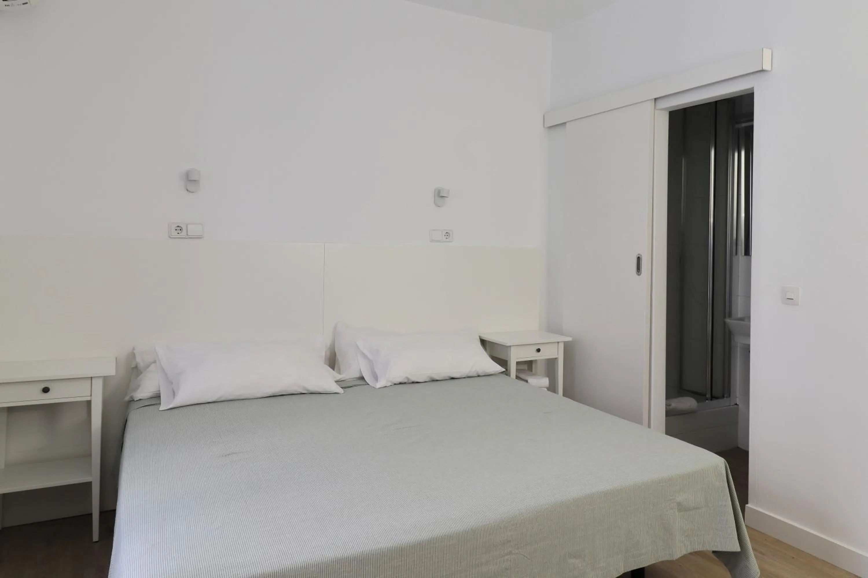 Bedroom, Bed in Hostal La Zona