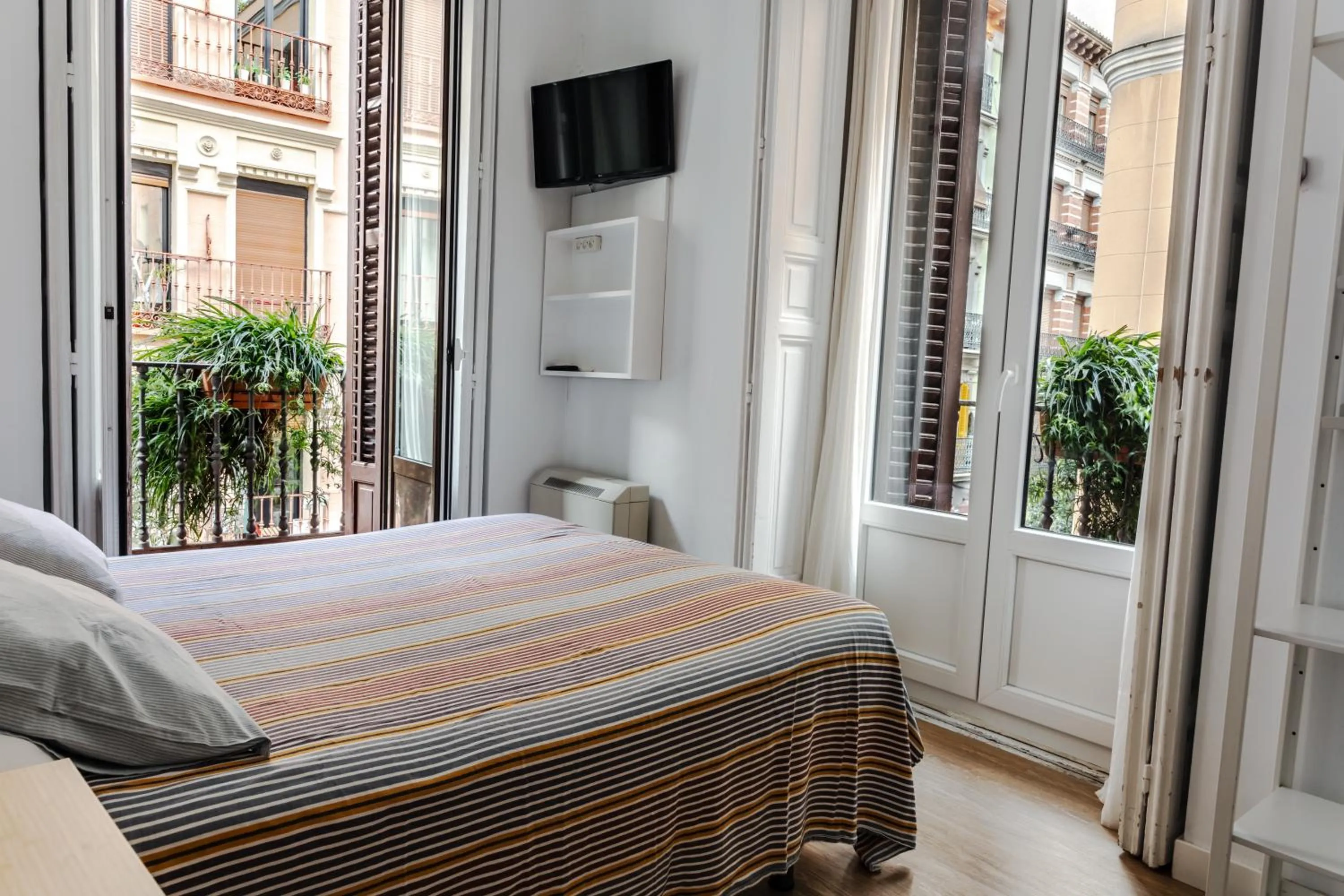 Balcony/Terrace, Bed in Hostal La Zona