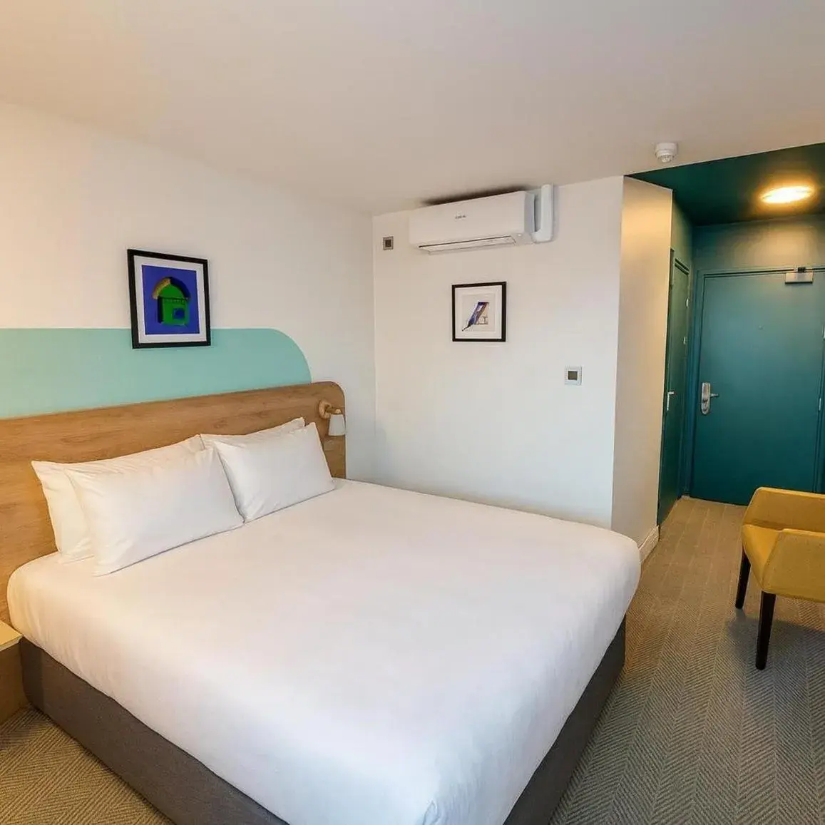 Double Room with Mobility Accessible Roll In Shower in Garner Hotel Rotherham East by IHG Double Room with Mobility Accessible Roll In Shower in Garner Hotel Rotherham East by IHG