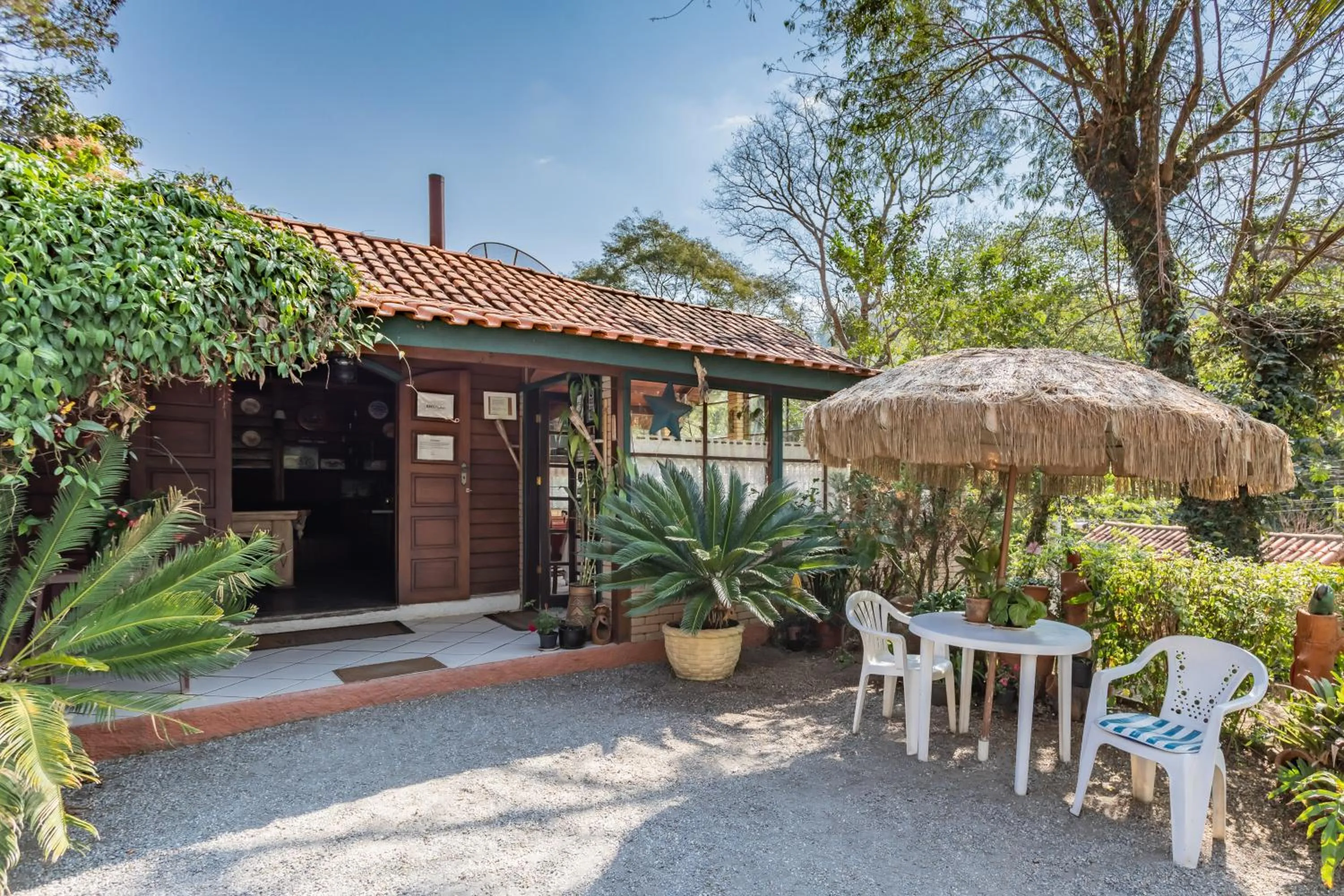 Facade/entrance in Wood House