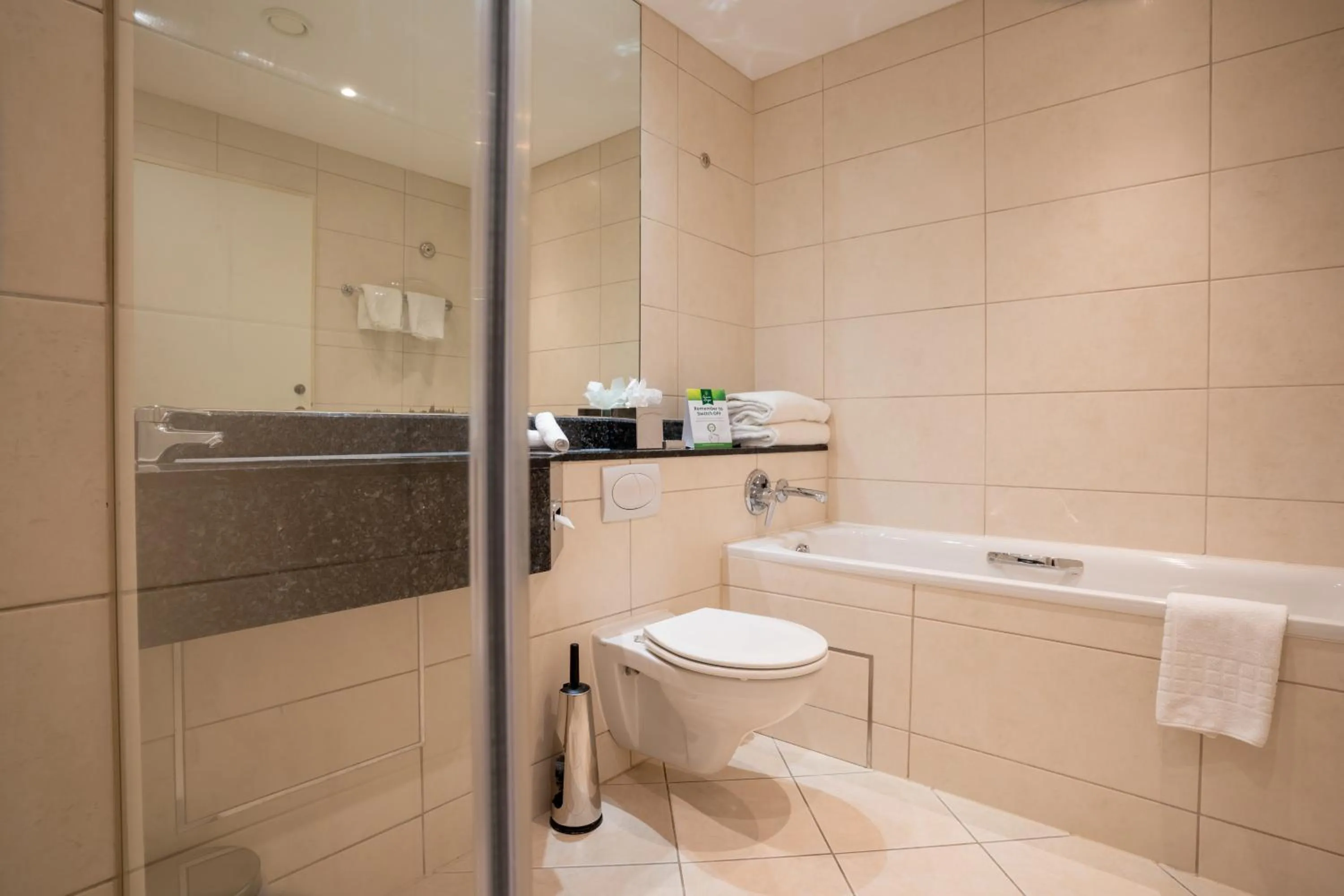 Bathroom in East Sussex National Hotel, Golf Resort & Spa