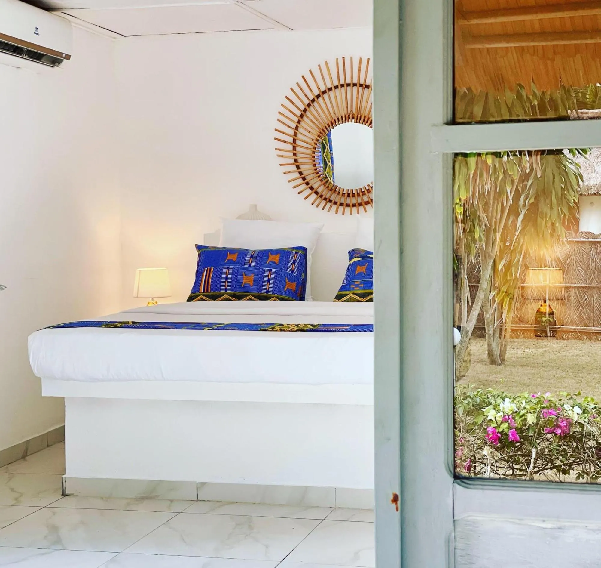 Bed in African Queen Lodge