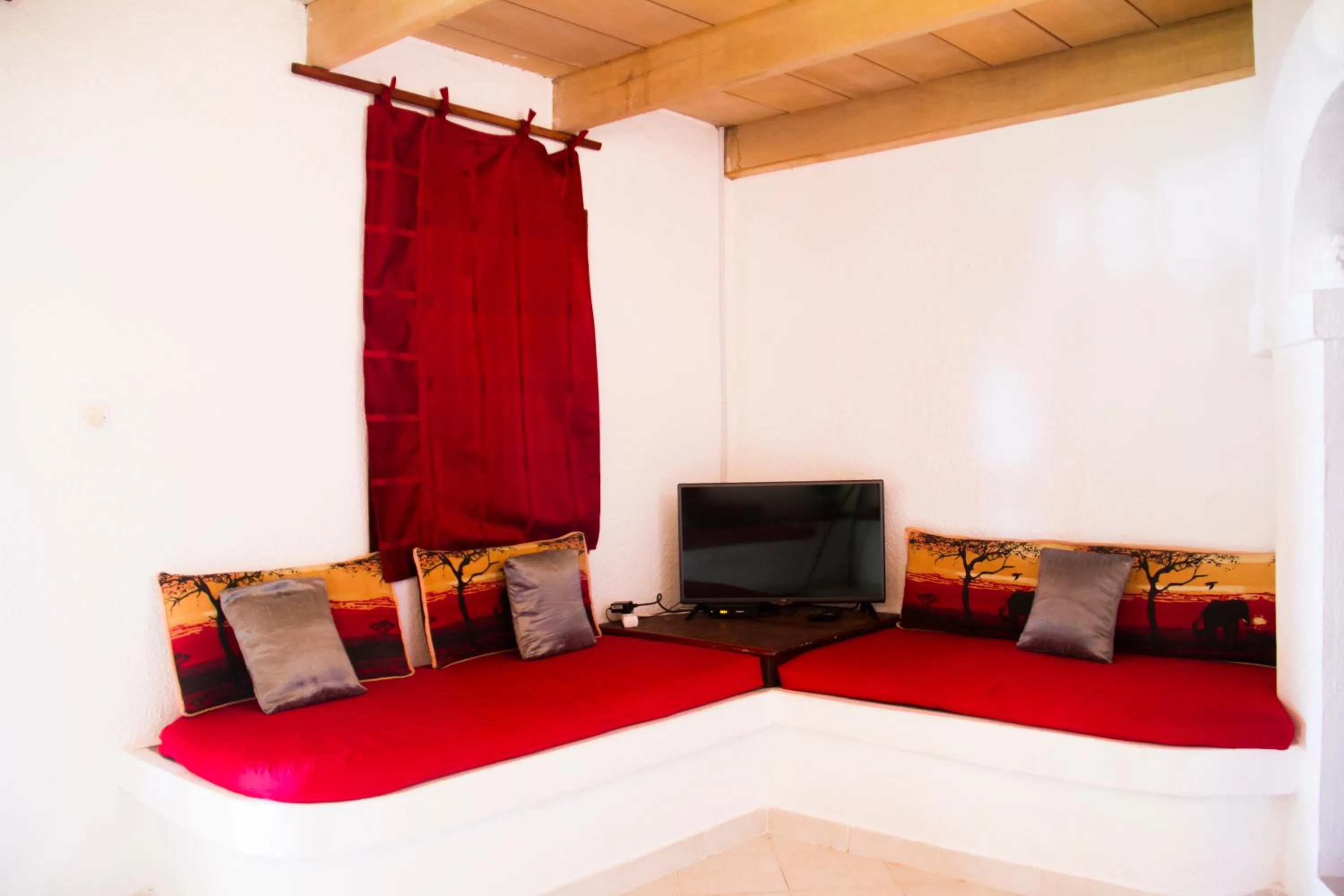 Seating area in African Queen Lodge