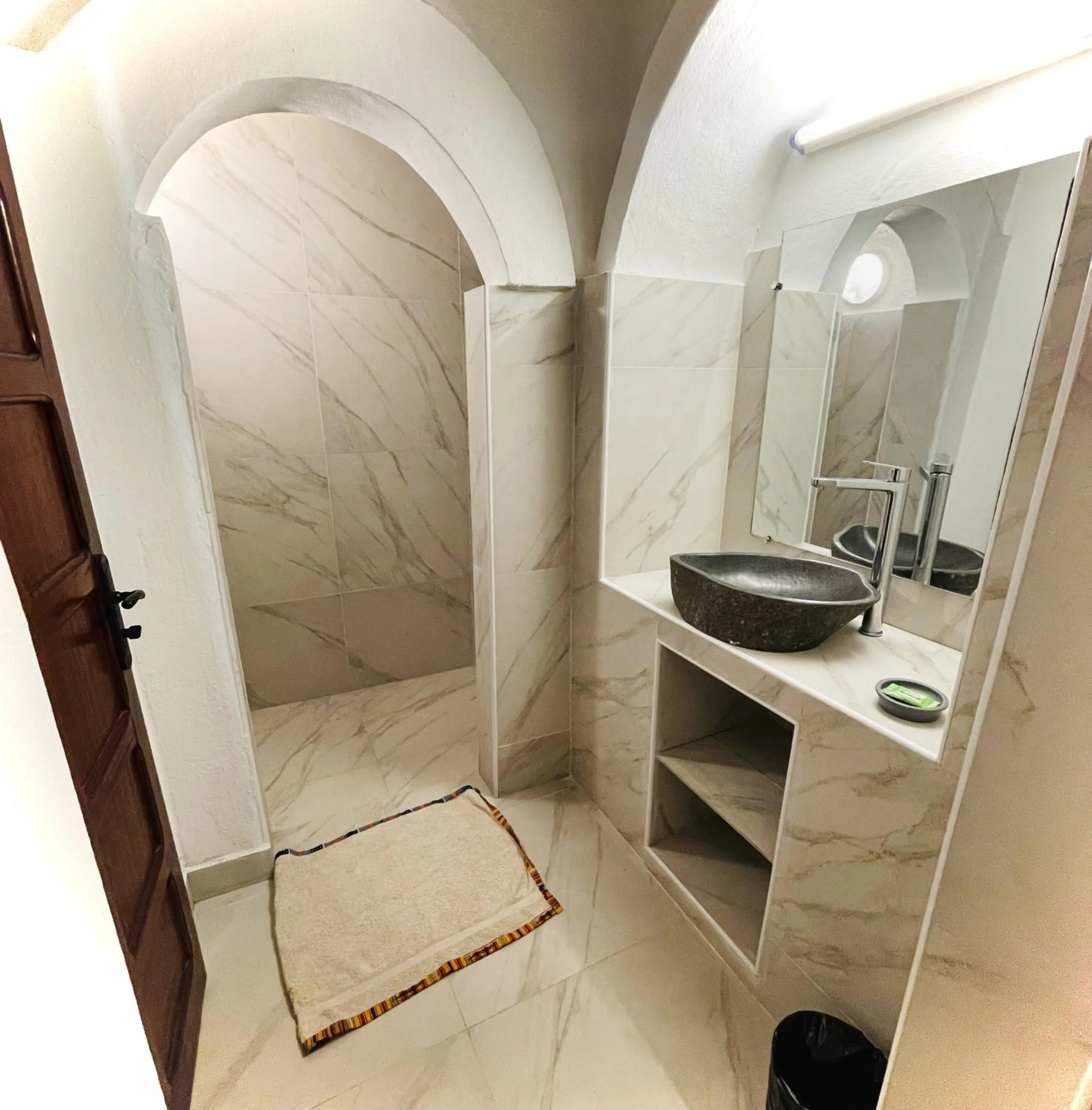 Bathroom in African Queen Lodge