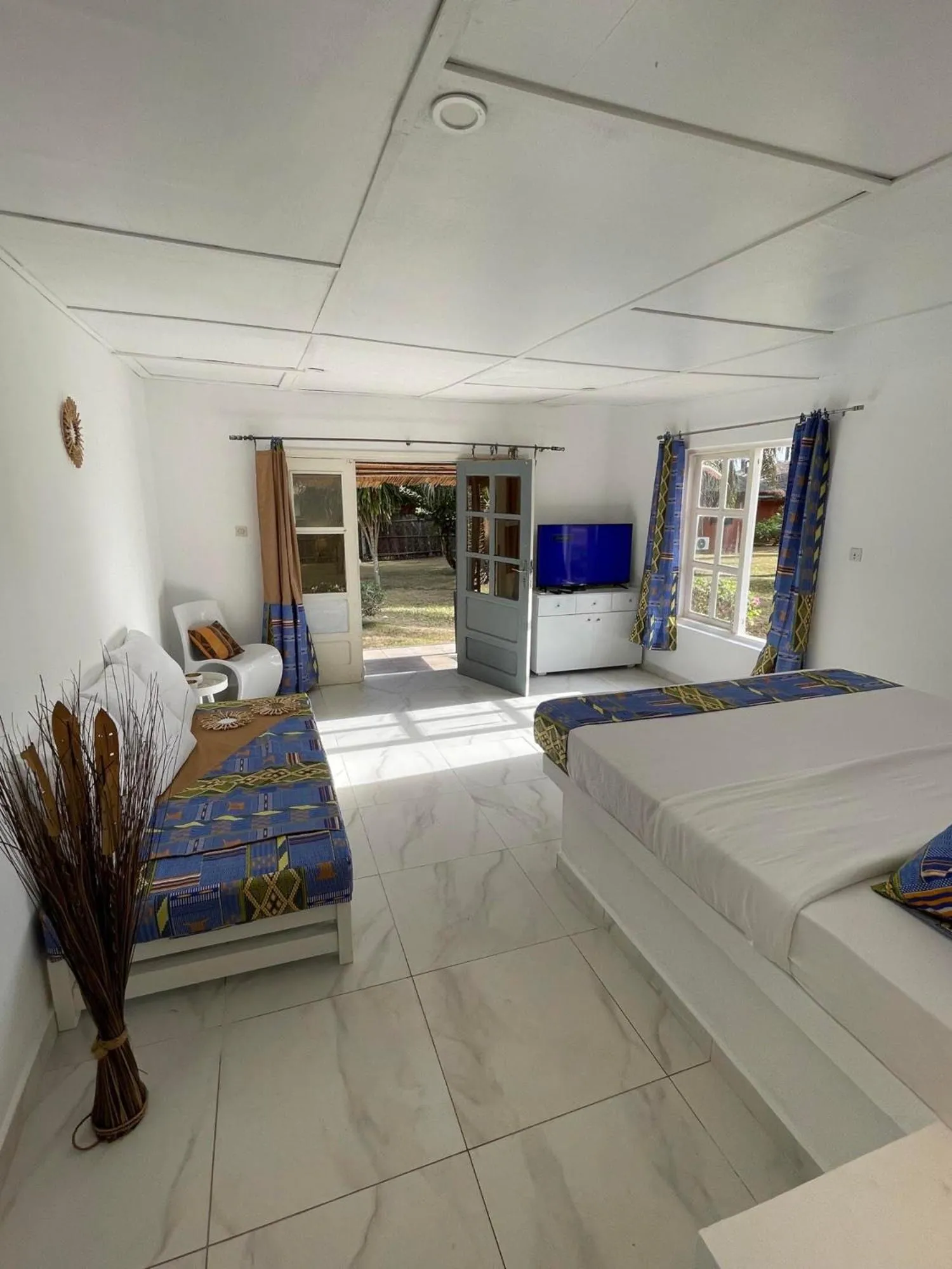 Bed in African Queen Lodge
