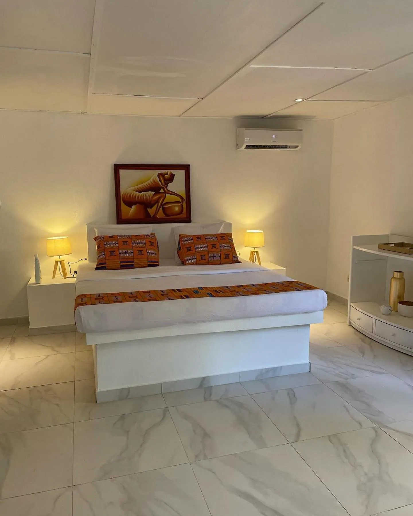 Bed in African Queen Lodge