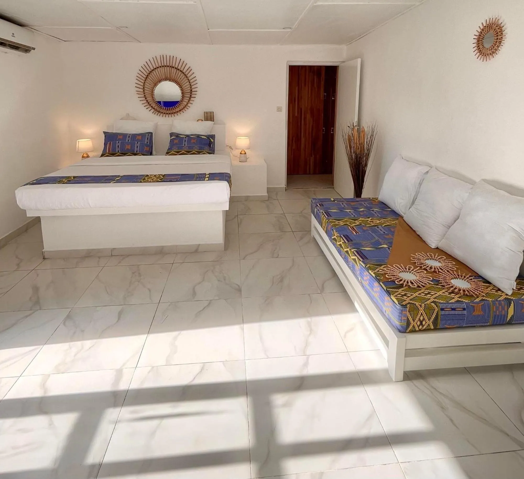 Bed in African Queen Lodge