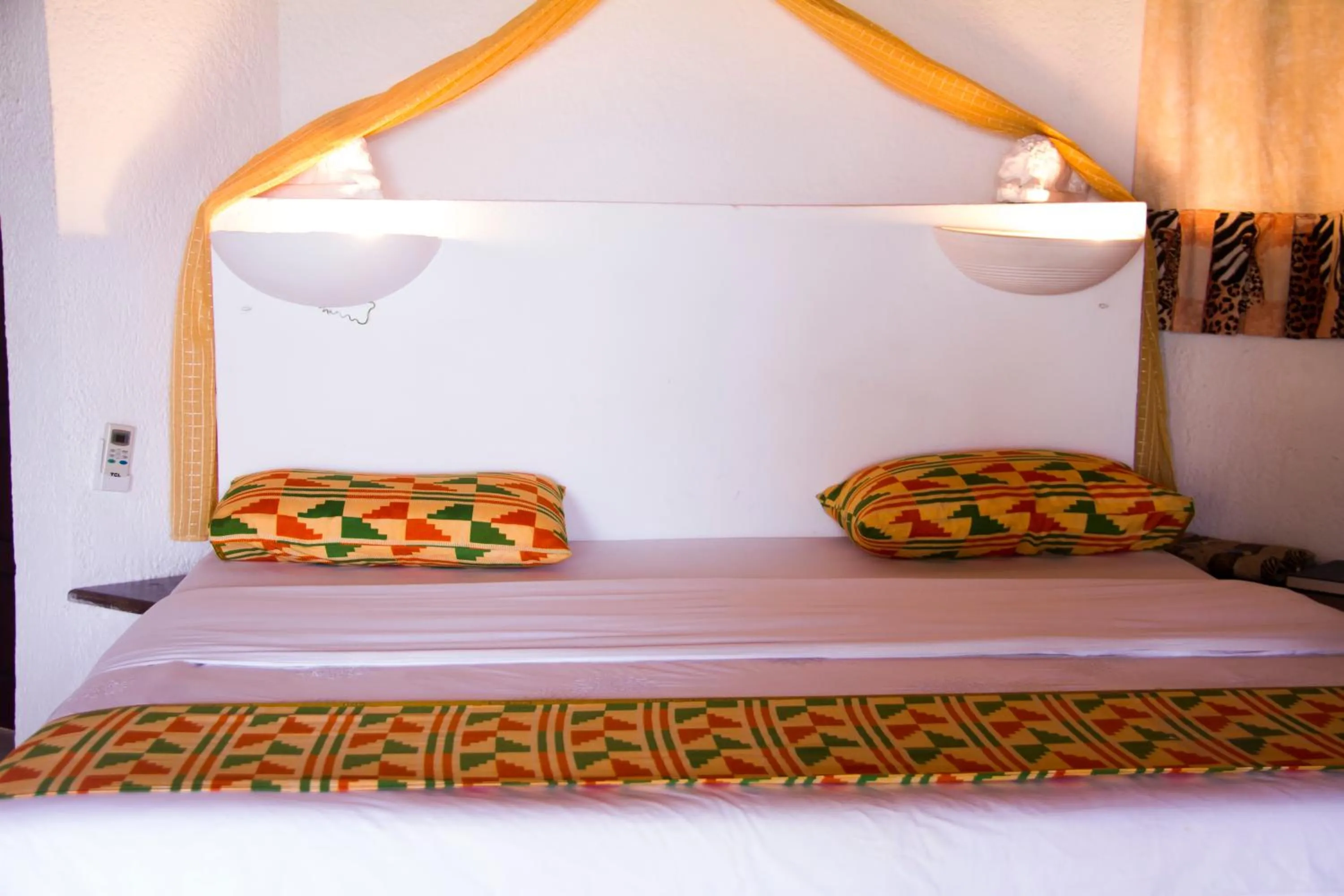 Bed in African Queen Lodge