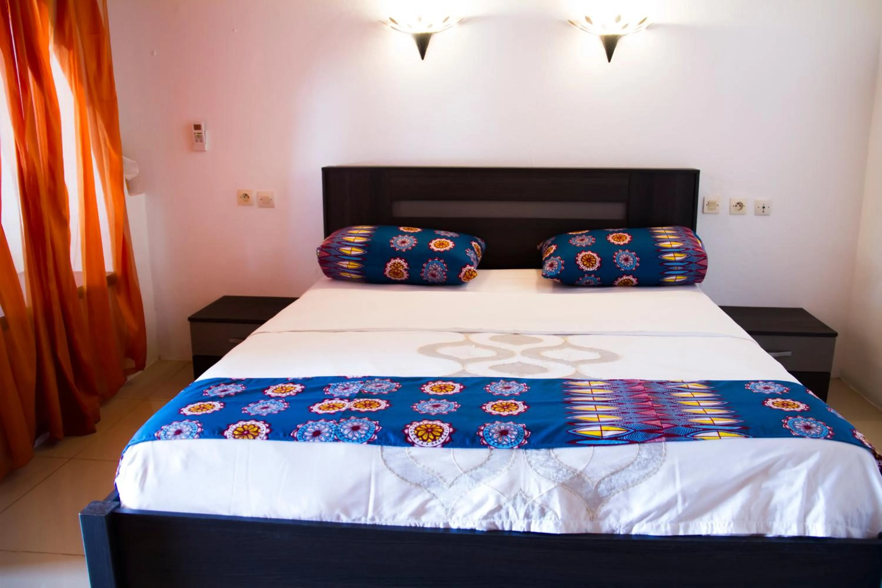 Bed in African Queen Lodge