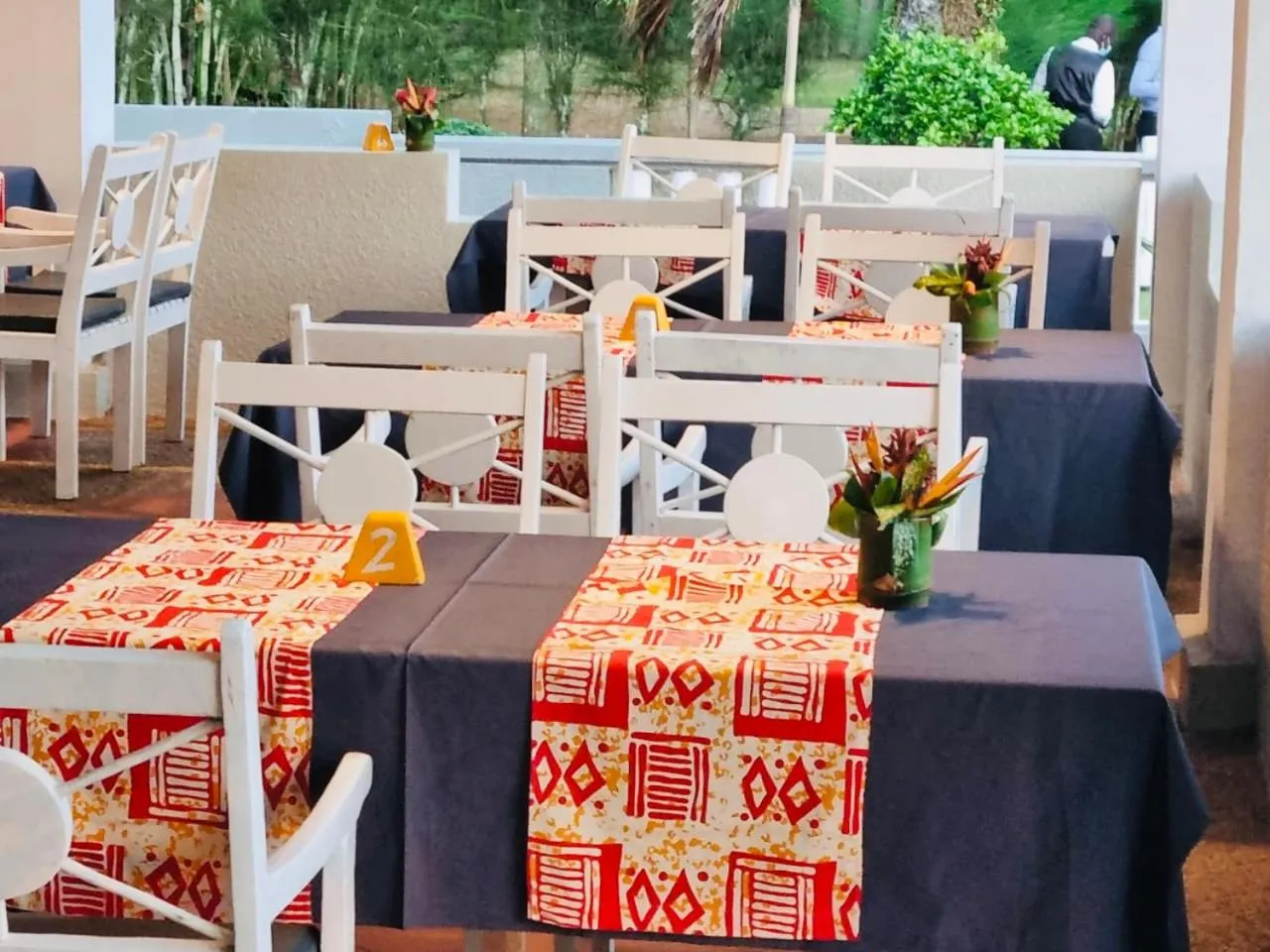 Restaurant/places to eat in African Queen Lodge