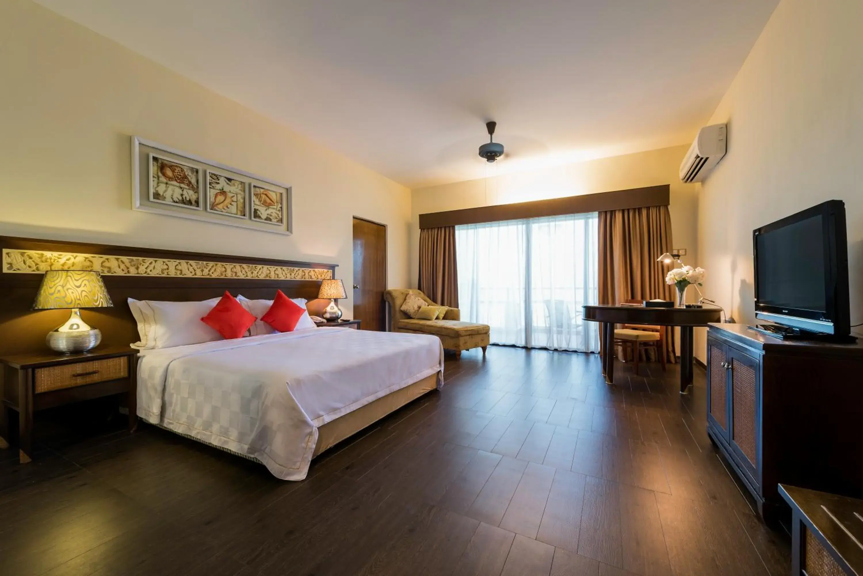 Deluxe King Room with Lake View in Tok Aman Bali Beach Resort @ Beachfront Deluxe King Room with Lake View in Tok Aman Bali Beach Resort @ Beachfront