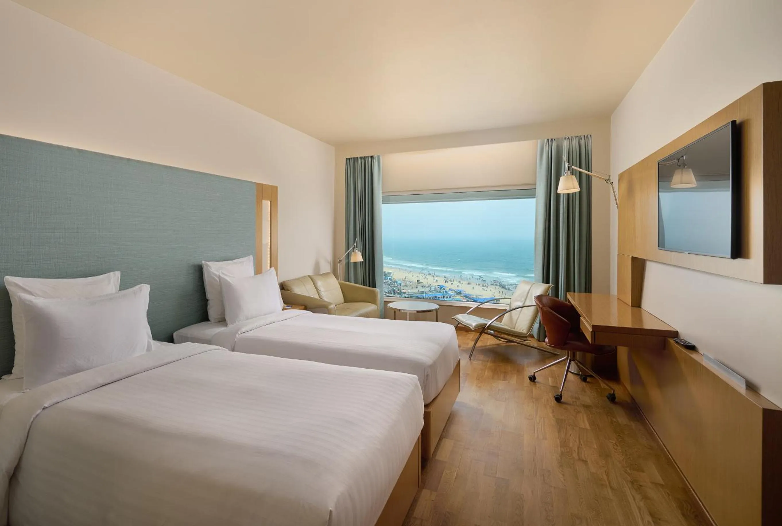 Bed in Novotel Visakhapatnam Varun Beach