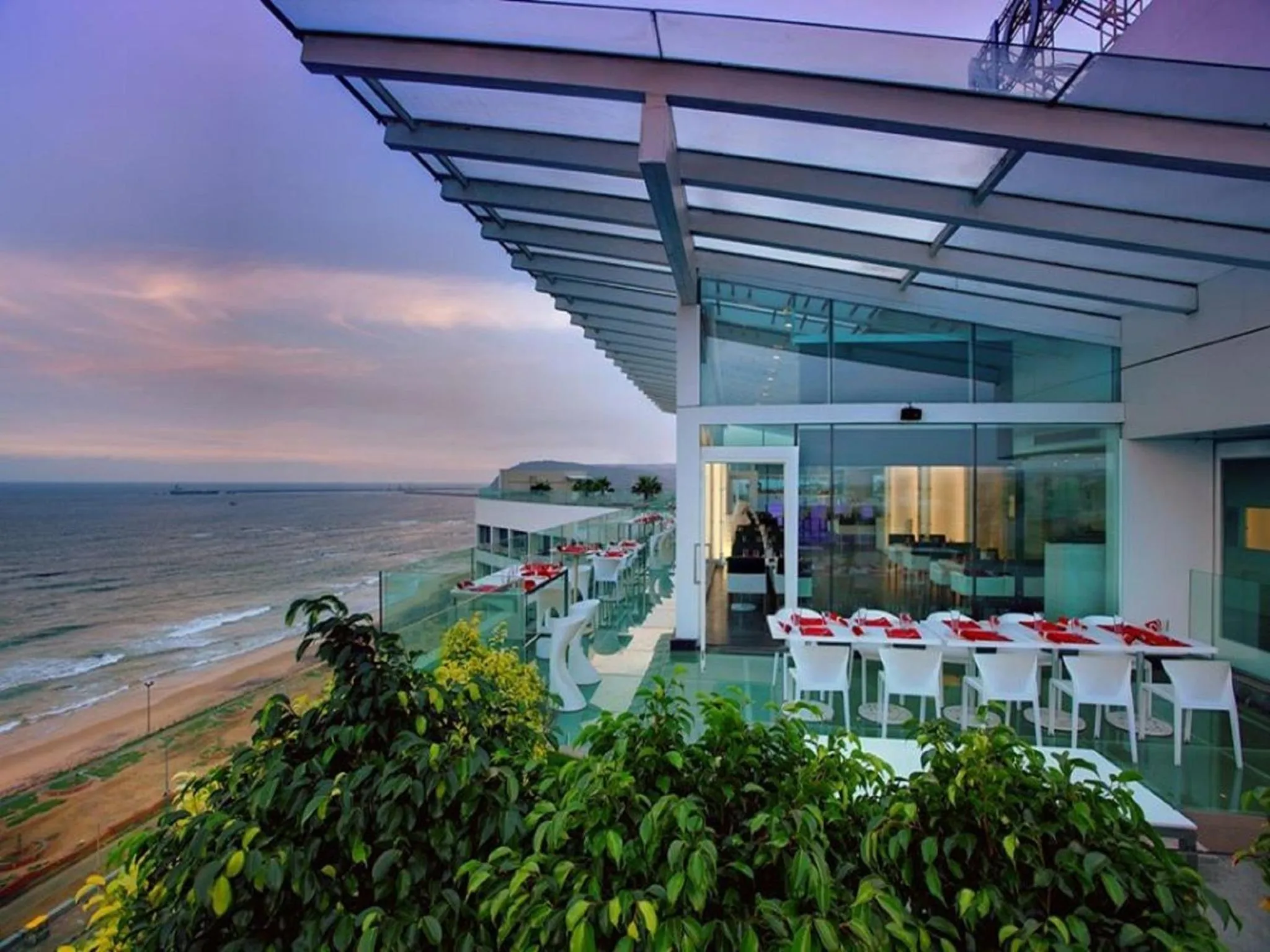 Restaurant/places to eat in Novotel Visakhapatnam Varun Beach