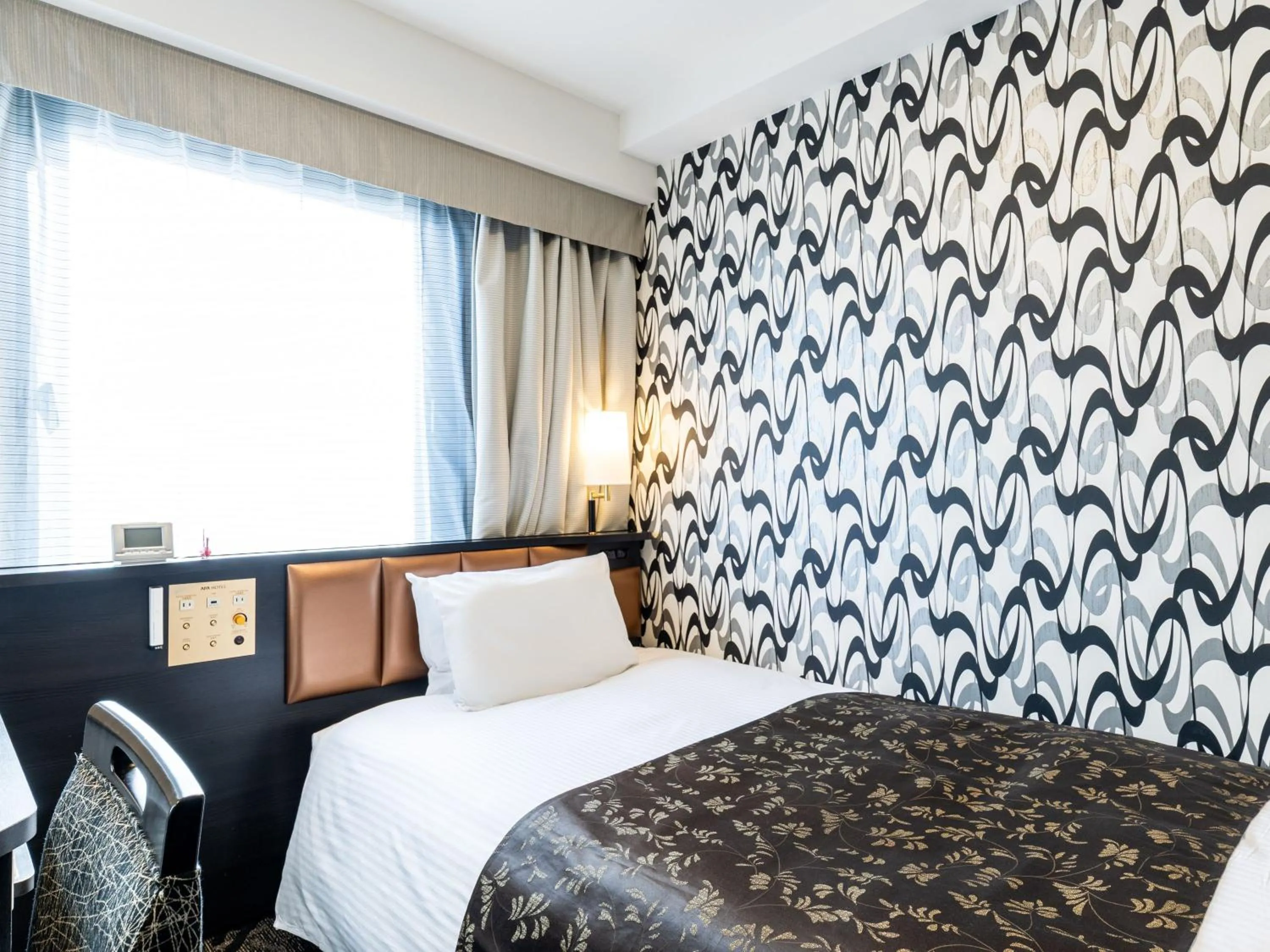 Photo of the whole room, Bed in APA Hotel Kagadaishoji Ekimae