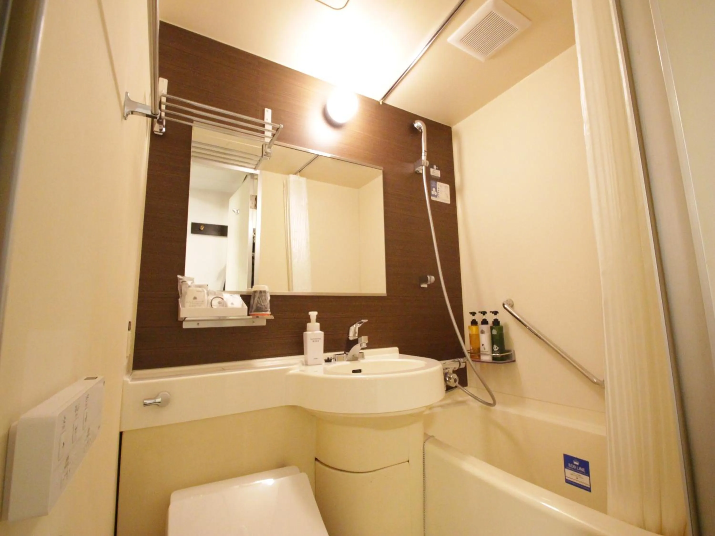 Bathroom in APA Hotel Komatsu