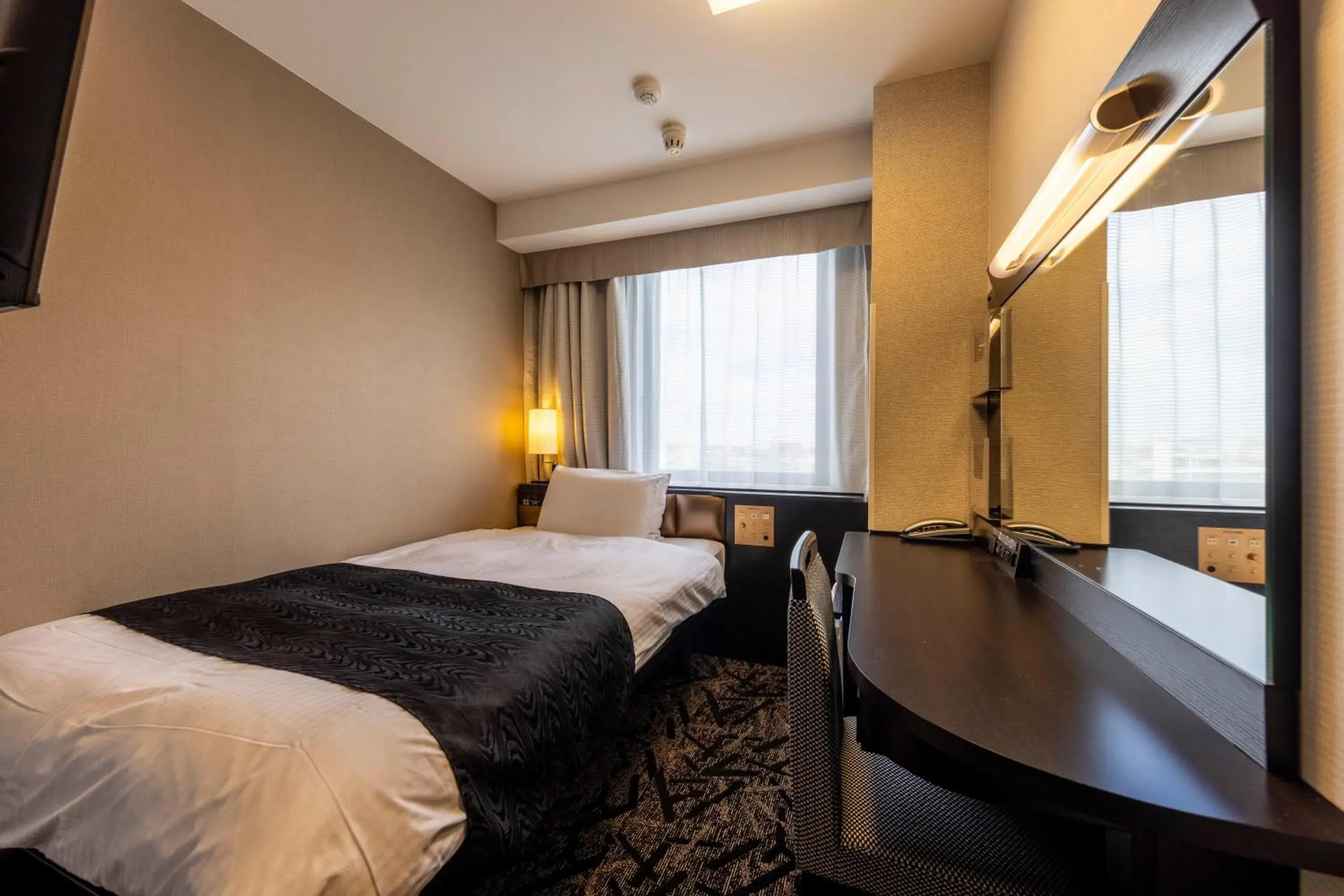 Photo of the whole room, Bed in APA Hotel Komatsu Grand Photo of the whole room, Bed in APA Hotel Komatsu Grand