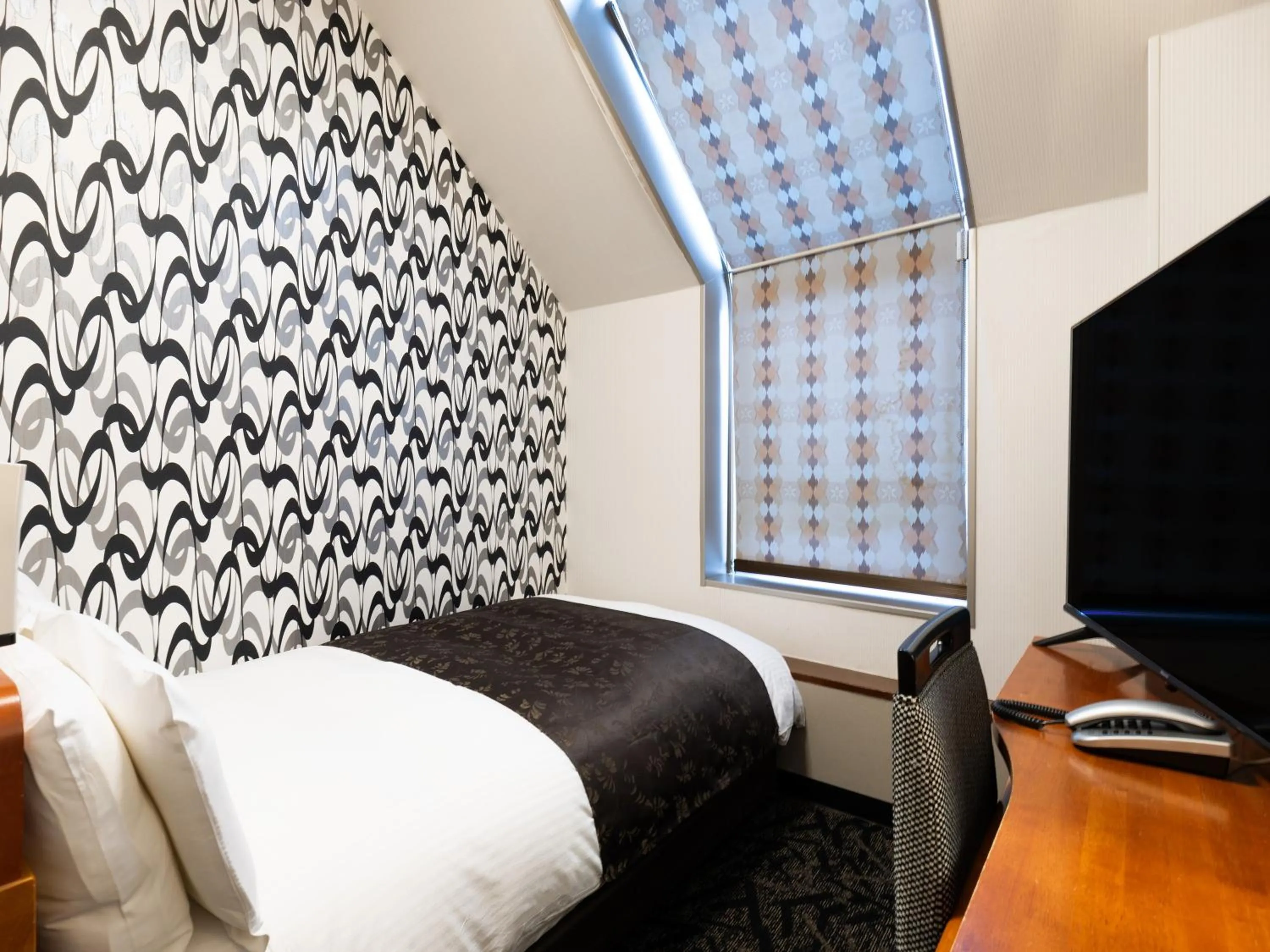 Photo of the whole room, Bed in APA Hotel Kanazawa Nomachi