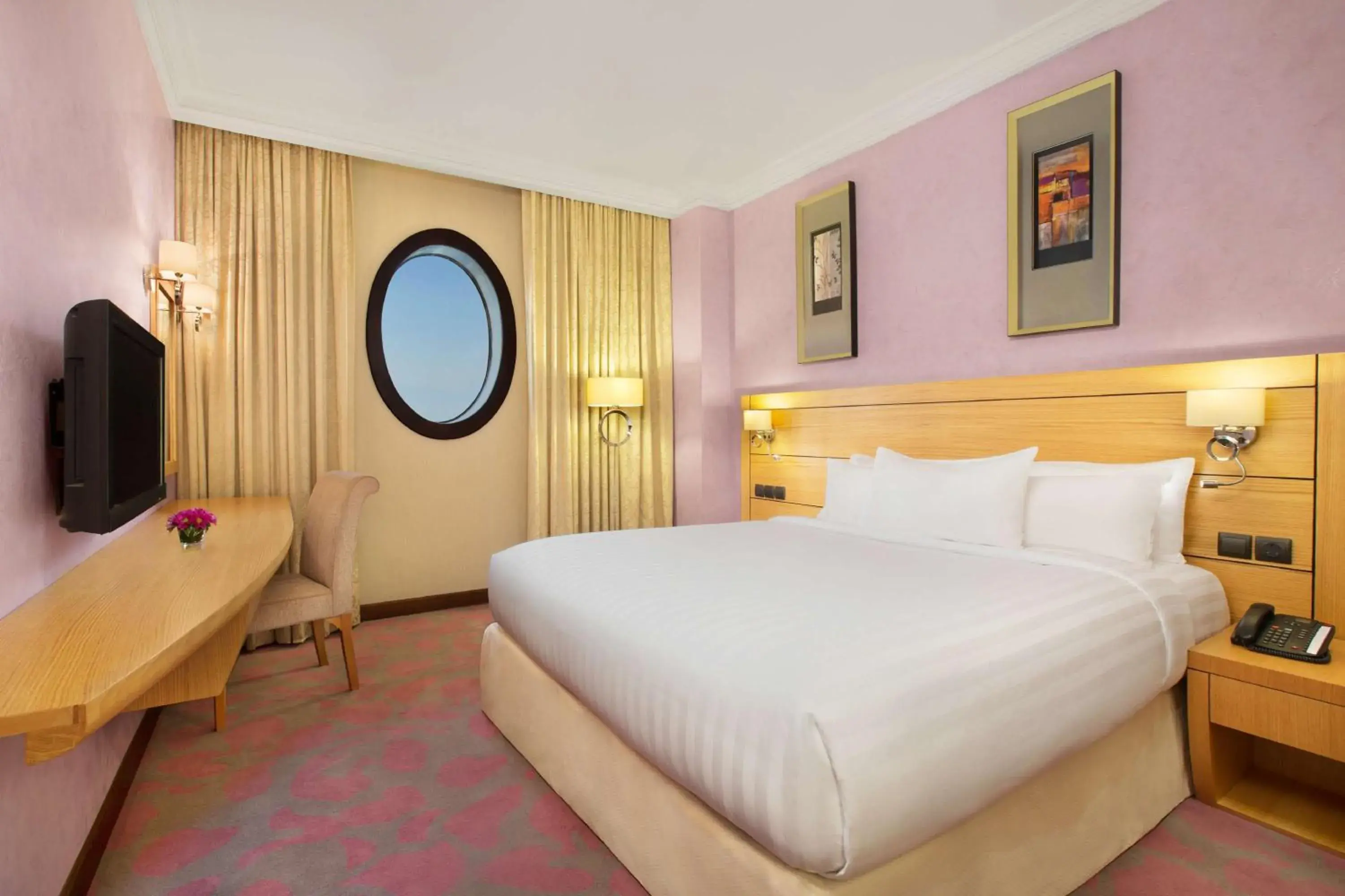 Bedroom, Bed in DoubleTree by Hilton Dhahran Bedroom, Bed in DoubleTree by Hilton Dhahran