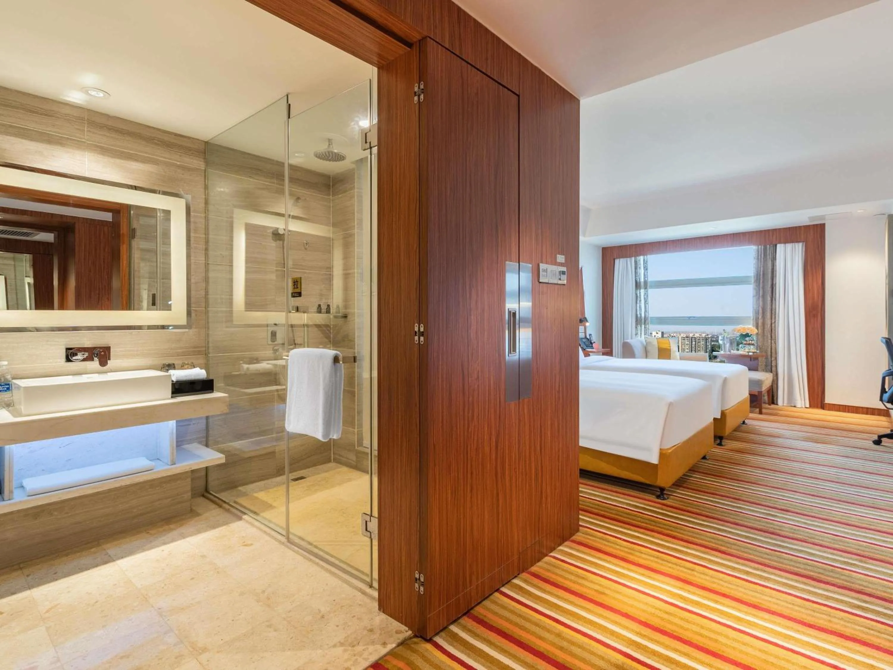 Bedroom, Bed in Novotel Zhengzhou Convention Centre