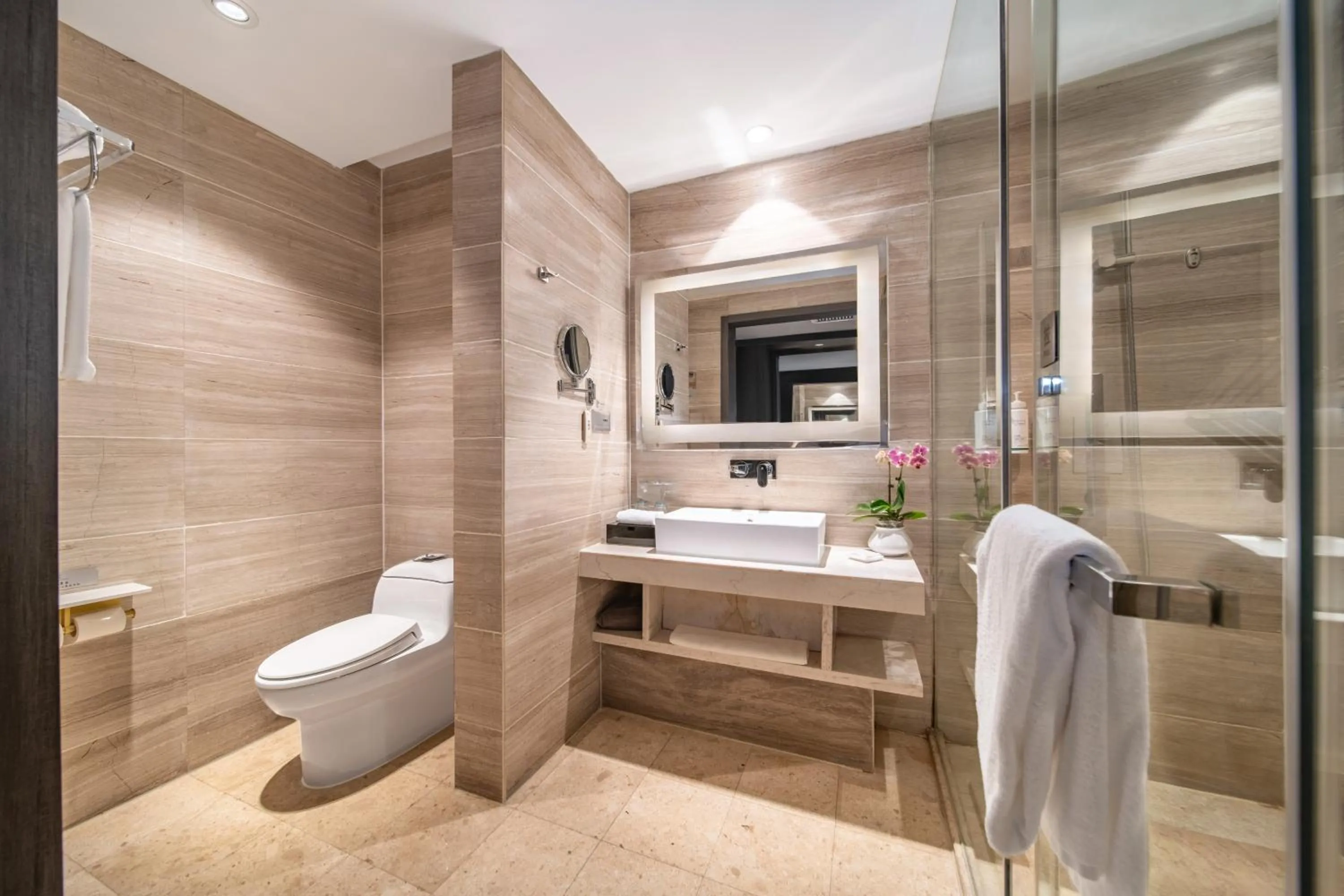 Toilet in Novotel Zhengzhou Convention Centre