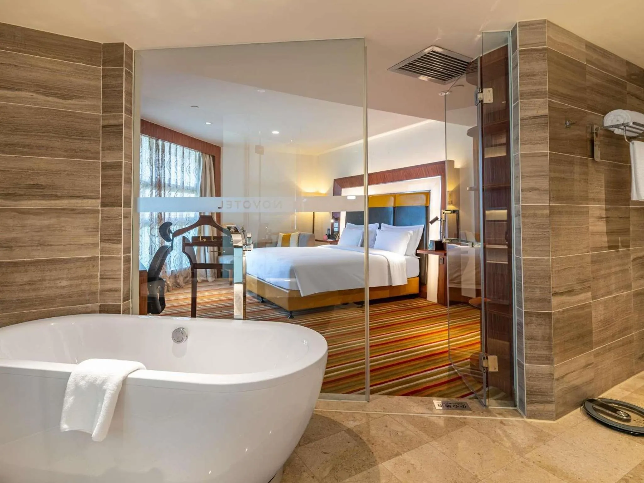 Bedroom, Bed in Novotel Zhengzhou Convention Centre