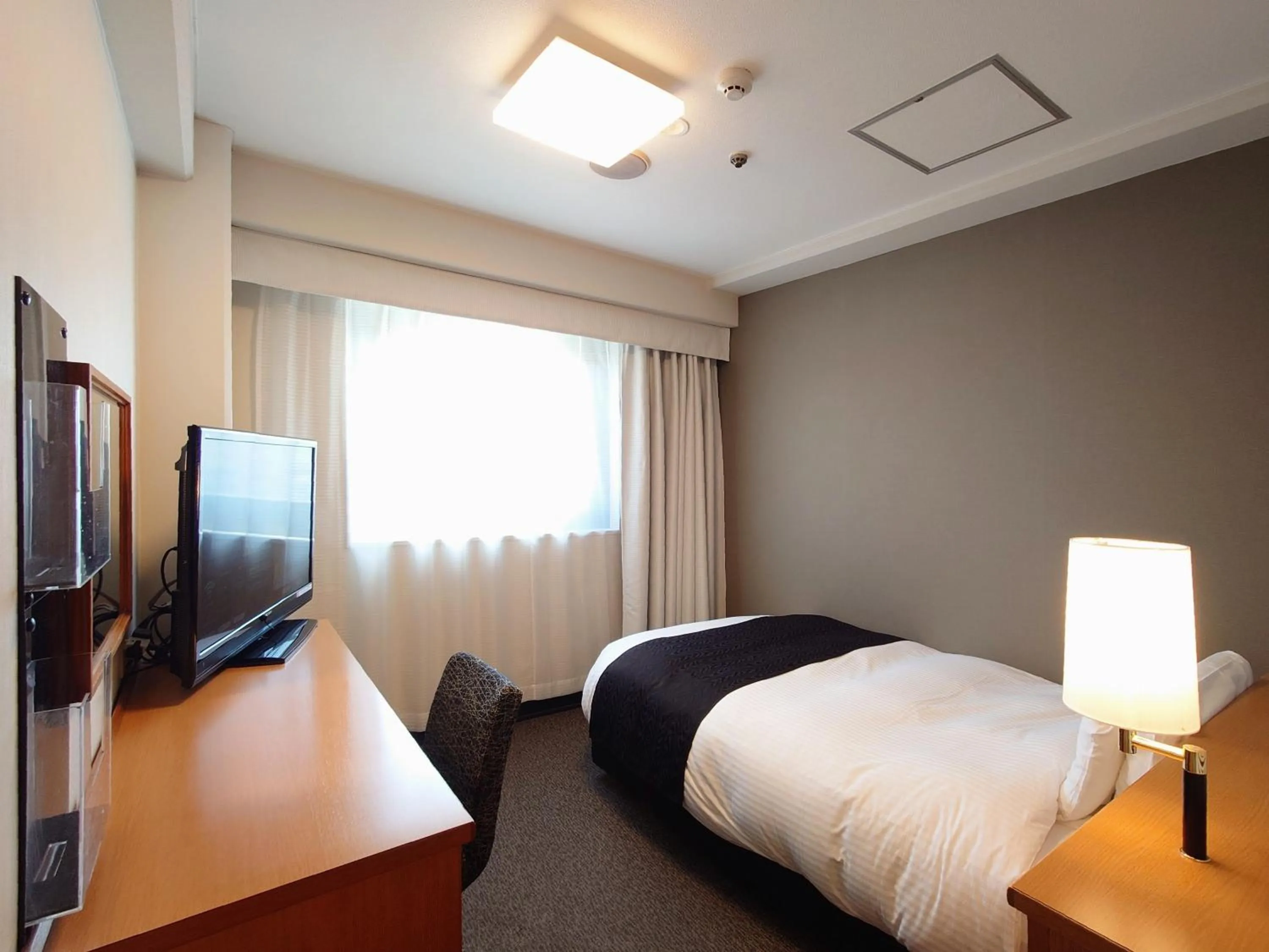 Photo of the whole room, Bed in APA Hotel Yamaguchi Hofu
