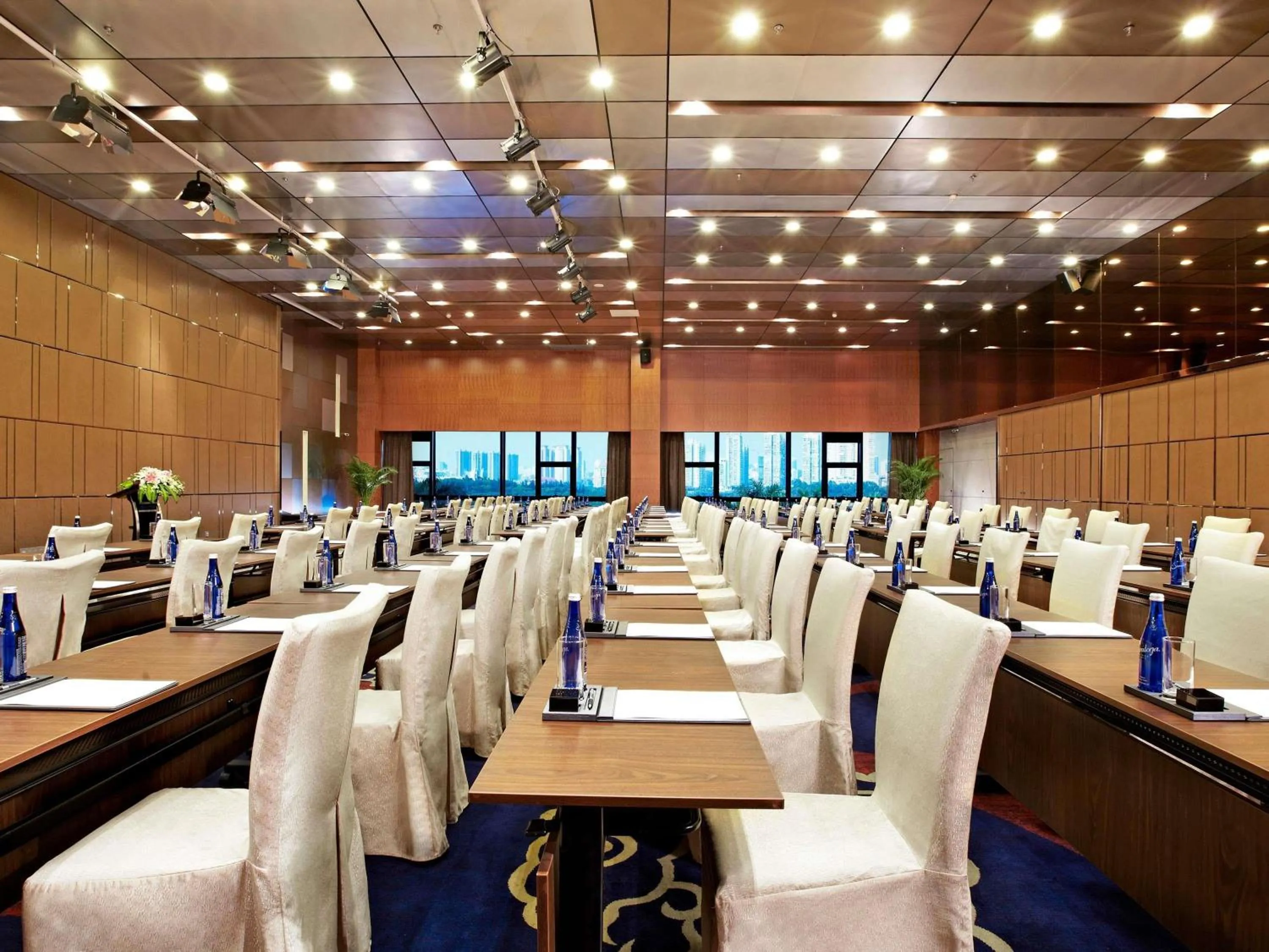Meeting/conference room in Pullman Xiamen Powerlong