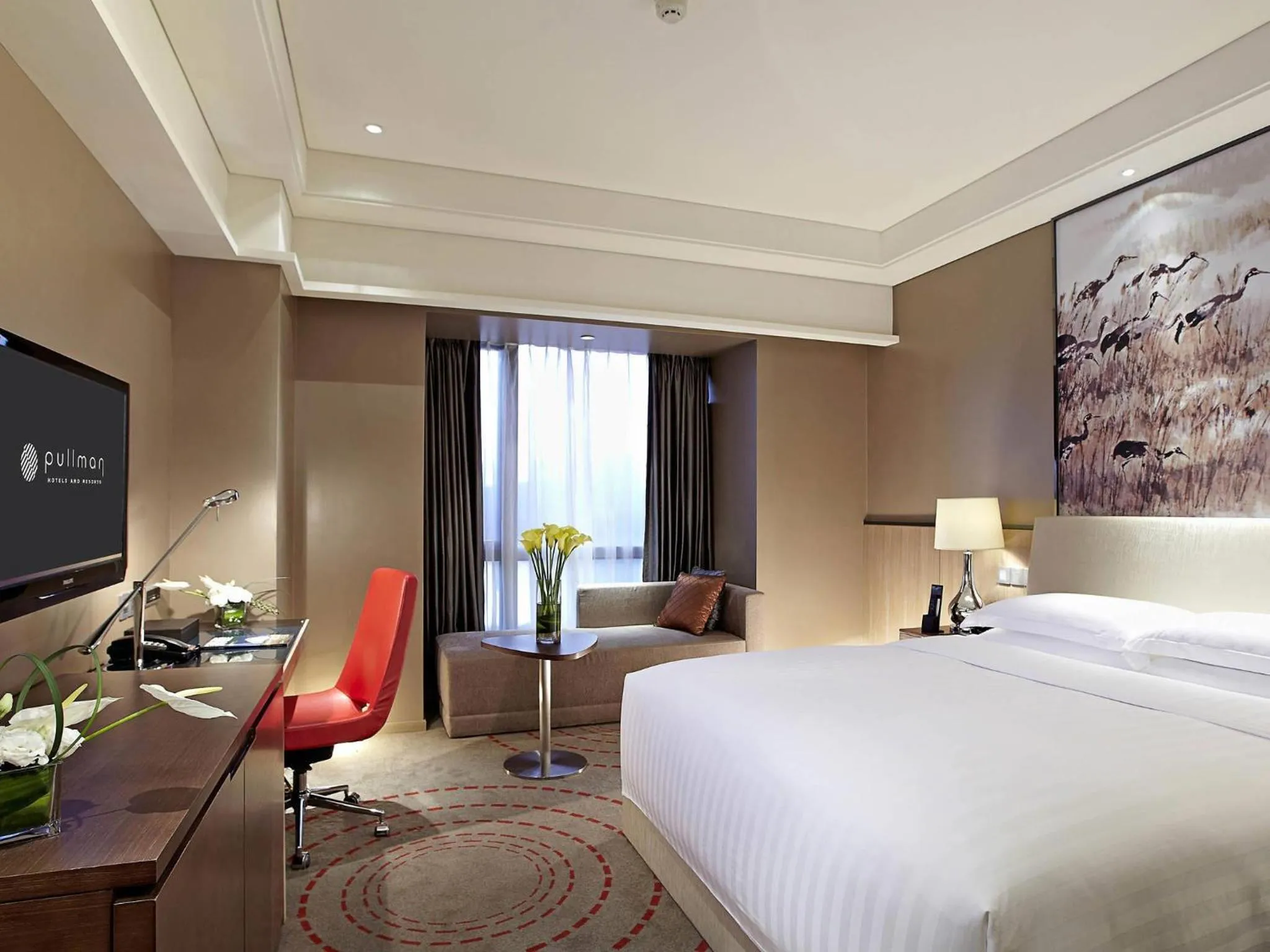 Superior King Room with Lake View in Pullman Xiamen Powerlong