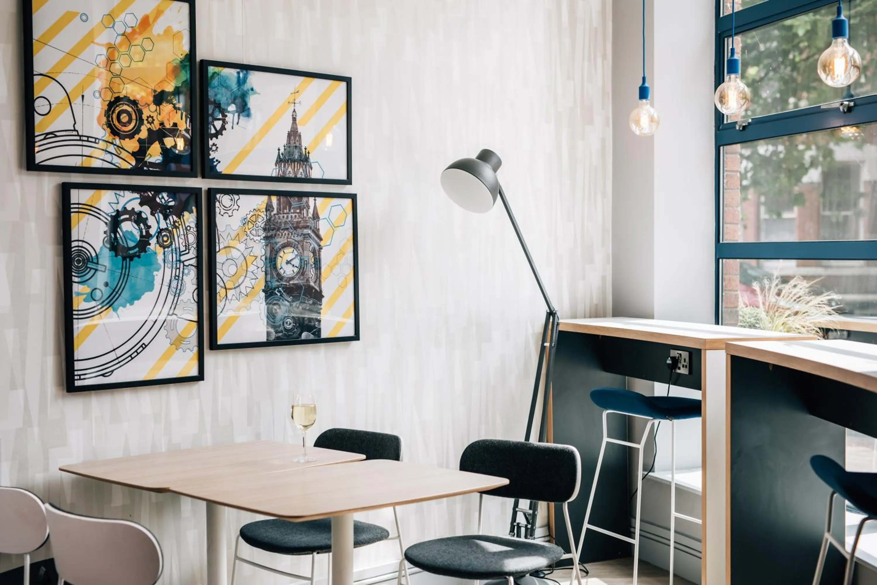 Lobby or reception in Holiday Inn Express Belfast City by IHG