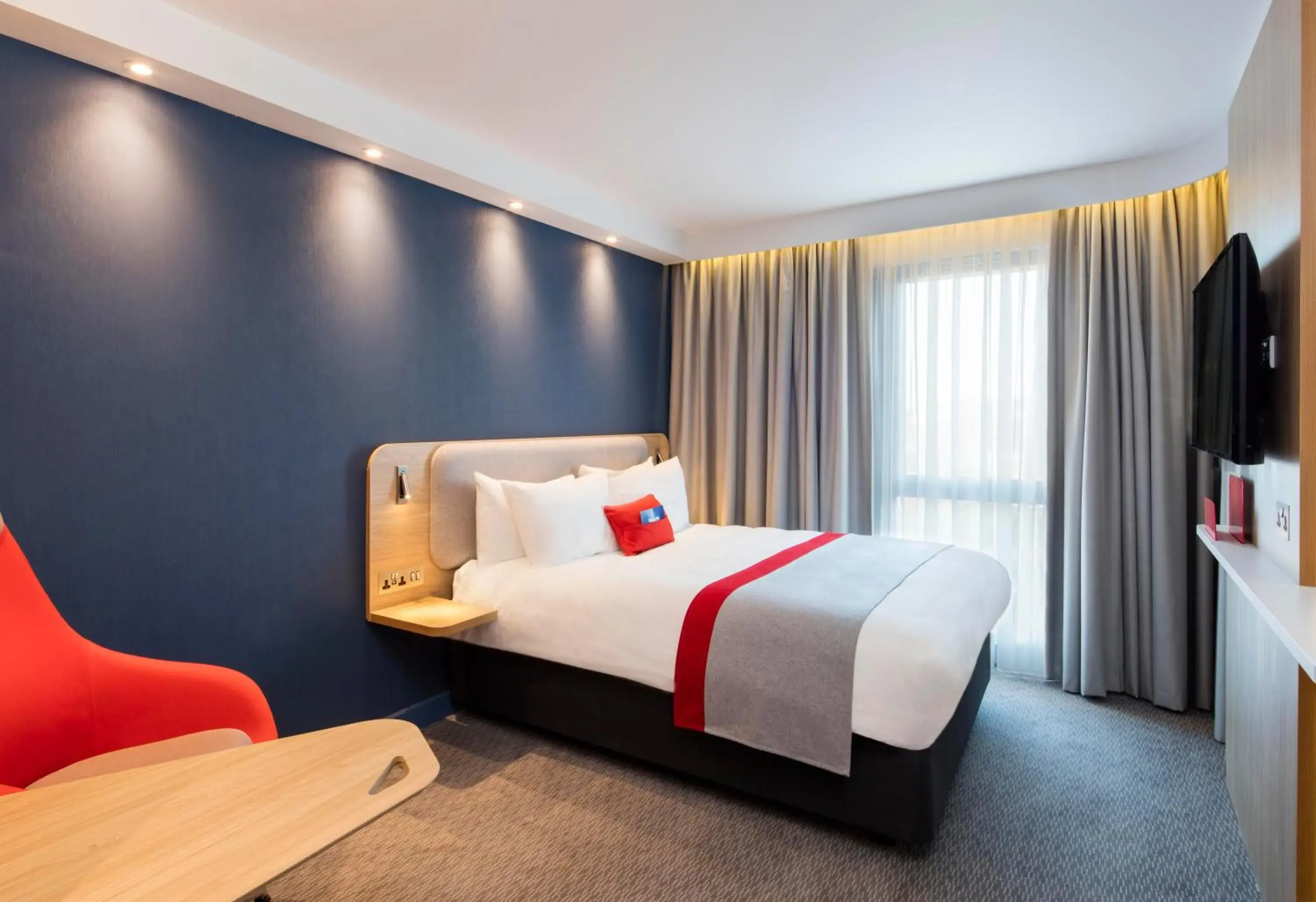 Bedroom, Bed in Holiday Inn Express Belfast City by IHG Bedroom, Bed in Holiday Inn Express Belfast City by IHG
