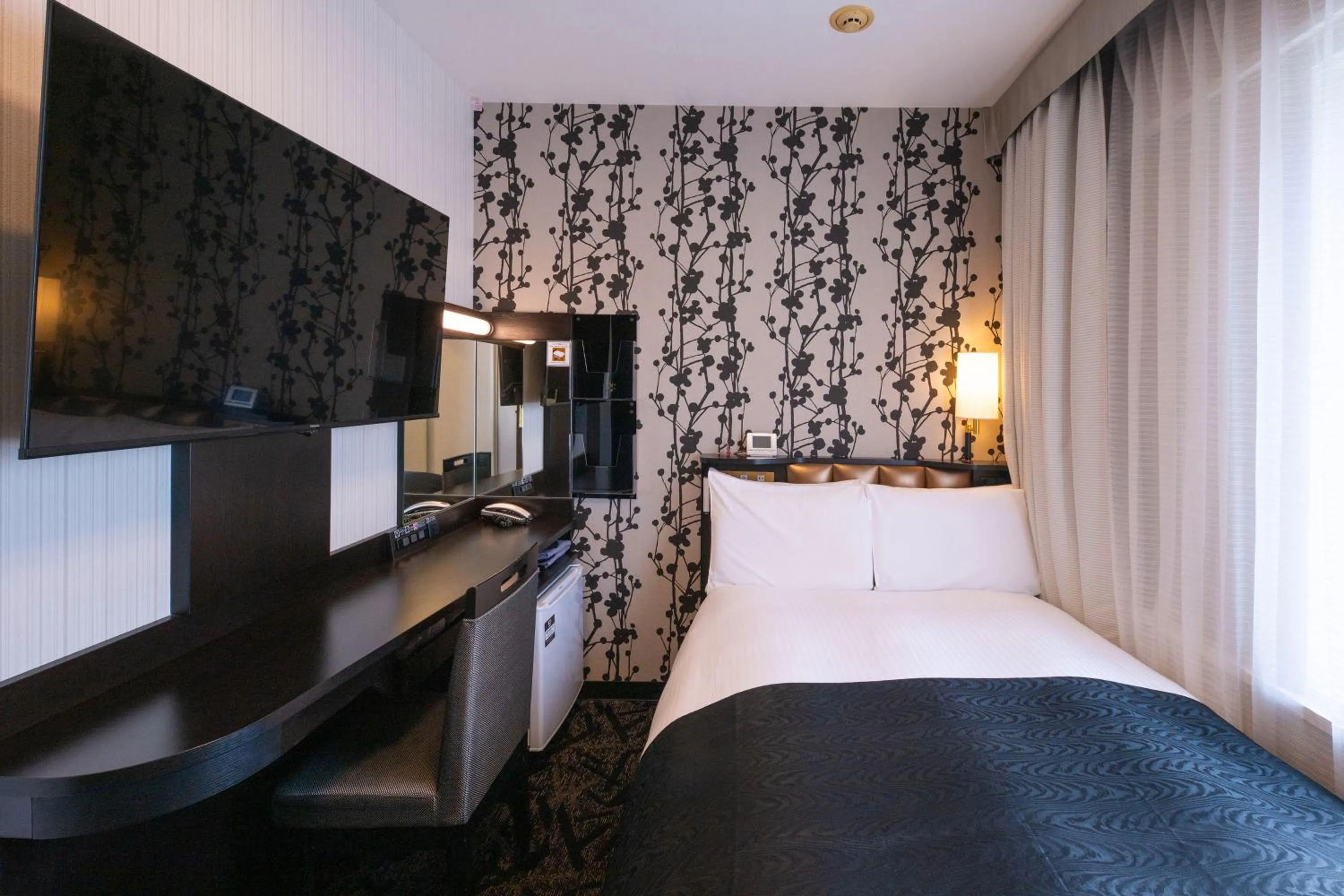 Photo of the whole room, Bed in APA Hotel Nagoya Marunouchi Ekimae