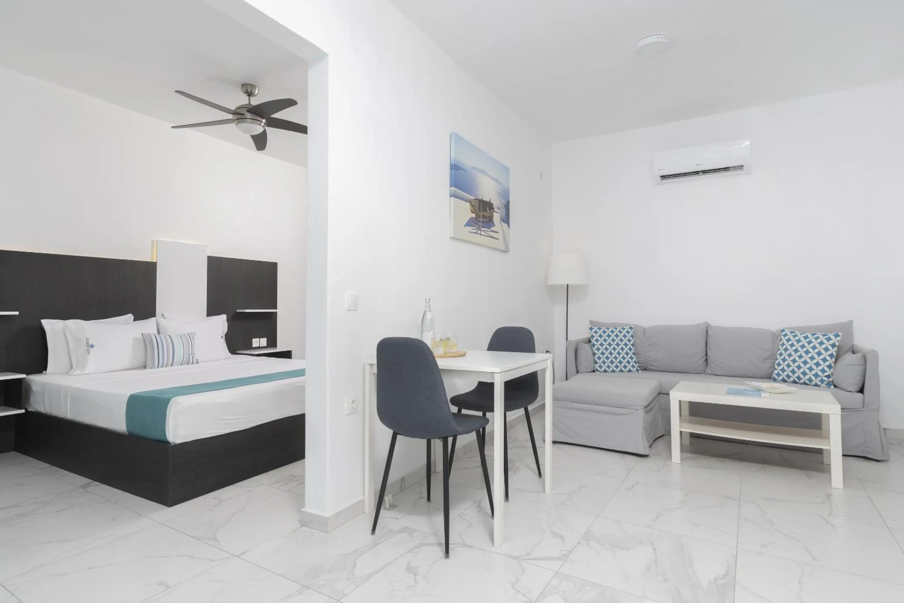 Bed in Asterias Premium Holiday Apartments