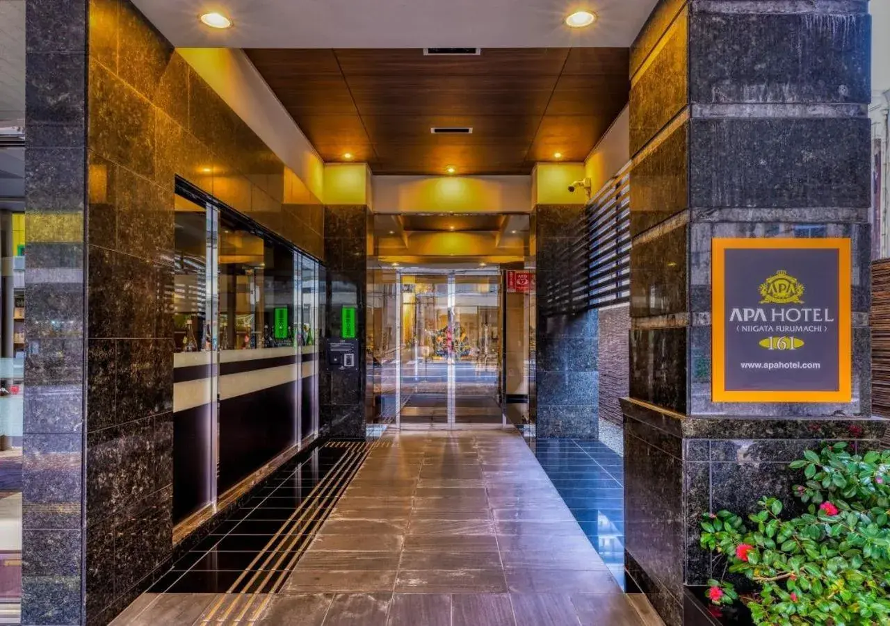 Facade/entrance in APA Hotel Niigata Furumachi Facade/entrance in APA Hotel Niigata Furumachi