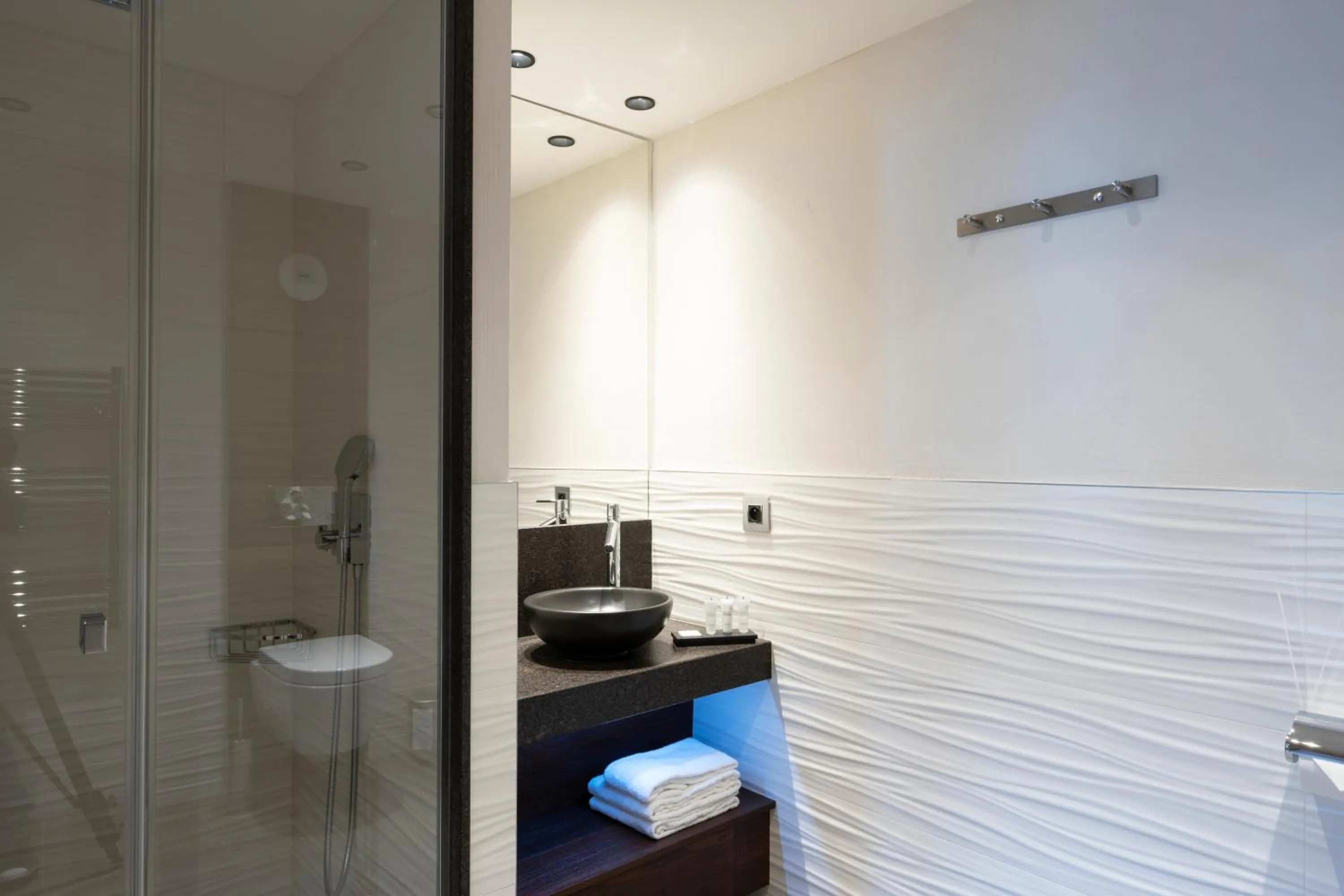 Shower in MGM Hôtels & Résidences - Résidence Anitea